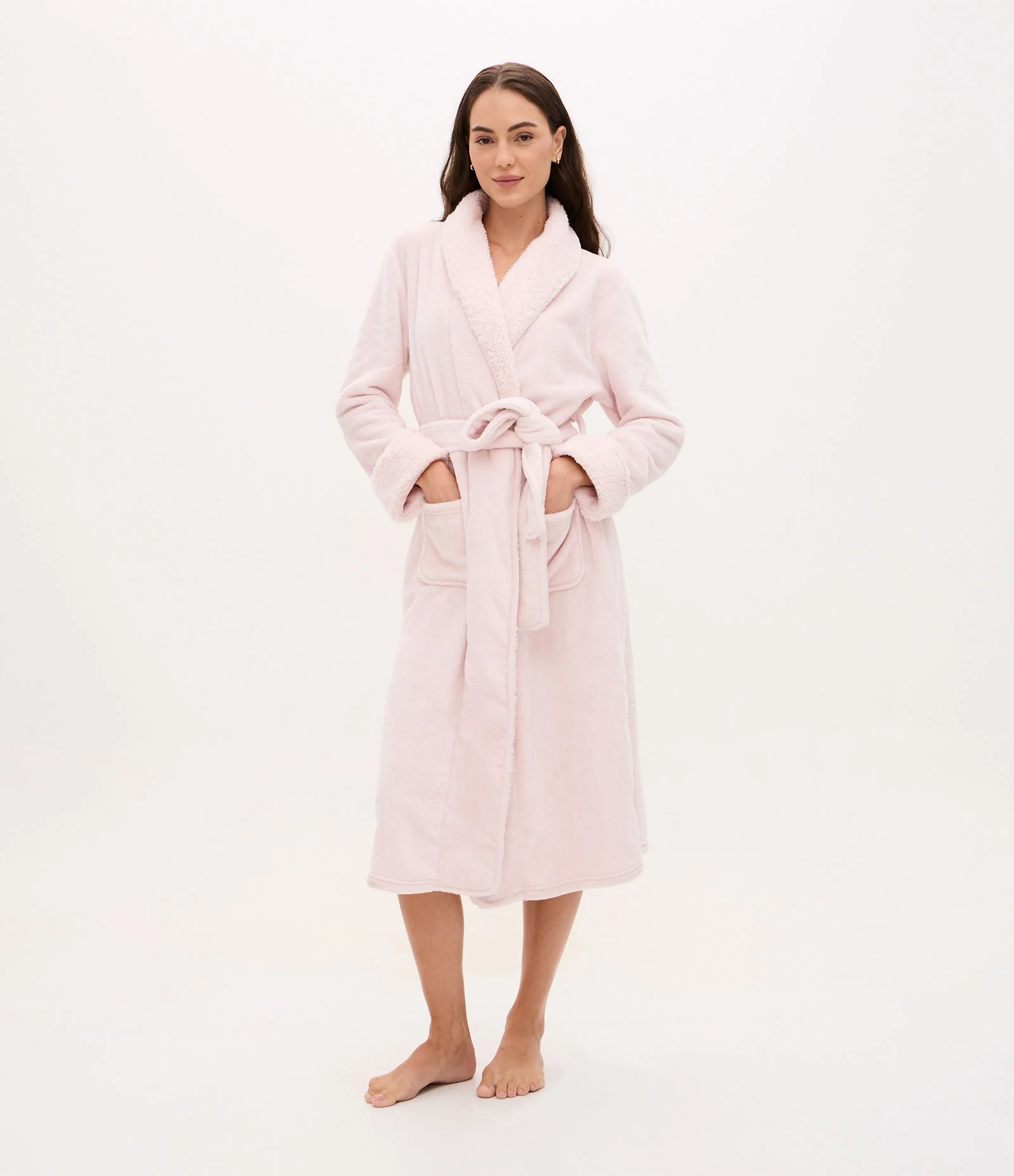 Robe Longo em Sherpa com Bolsos Rosa 1