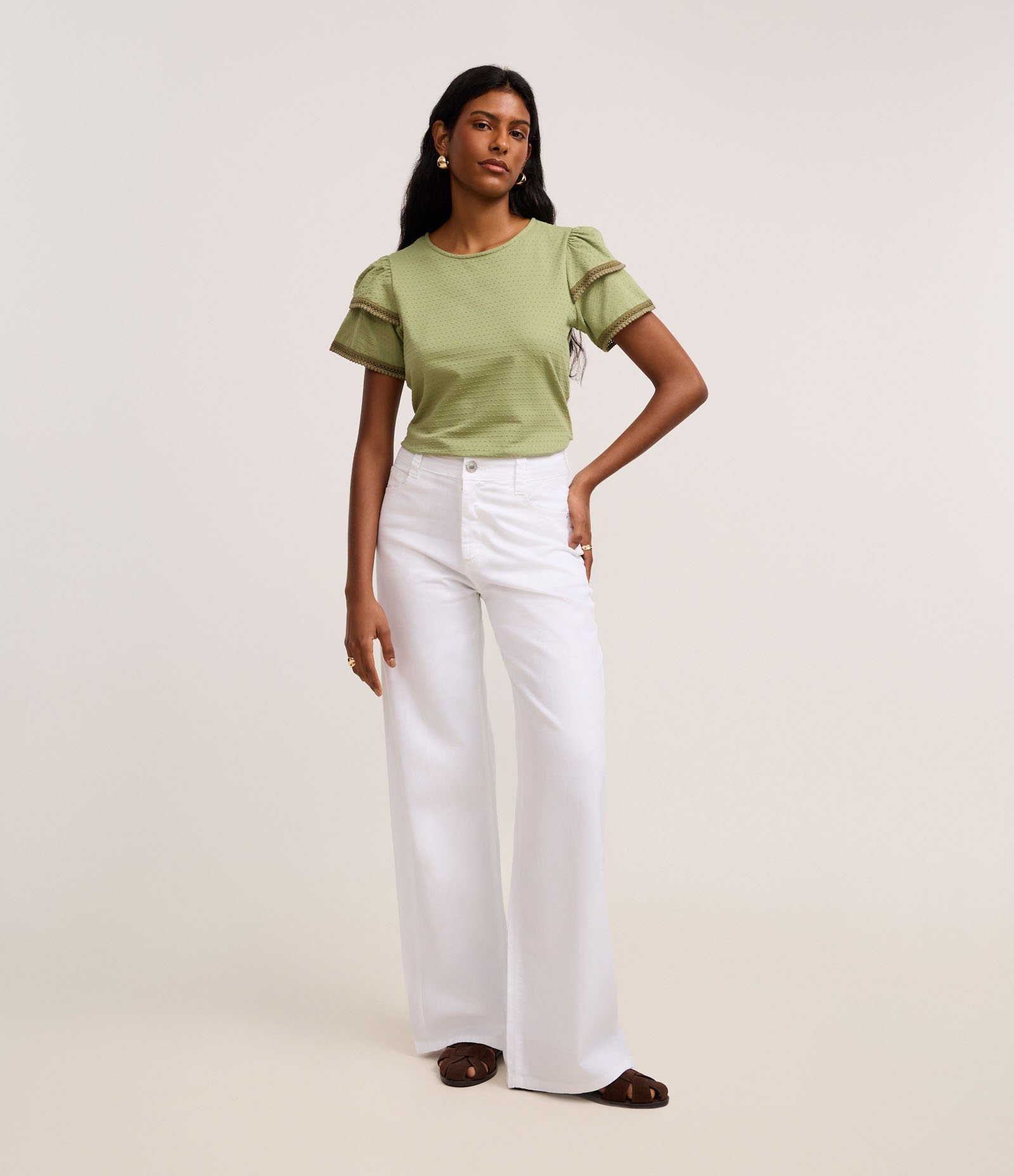 Blusa em Algodão com Babado na Manga e Detalhe Efeito Crochê Verde Musgo 2