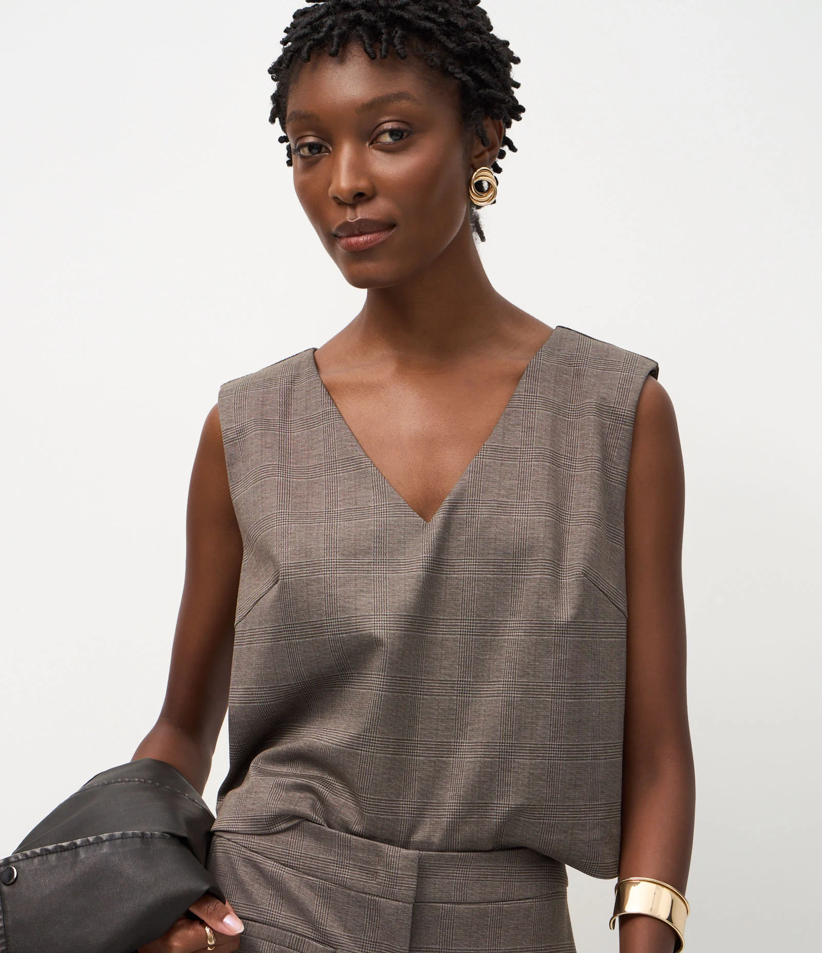 Blusa Em Ponto Roma com Ombreiras e Estampa Xadrez Cinza 1