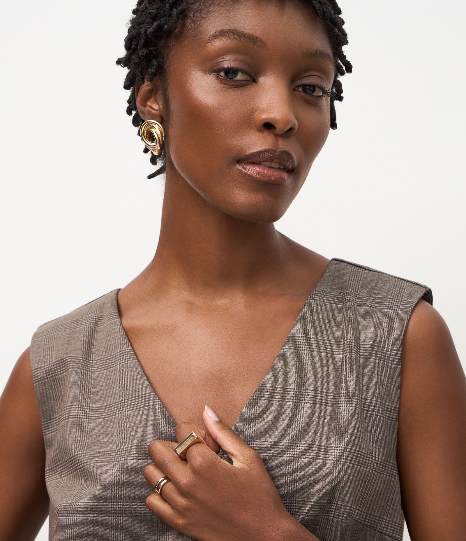 Blusa Em Ponto Roma com Ombreiras e Estampa Xadrez Cinza 3