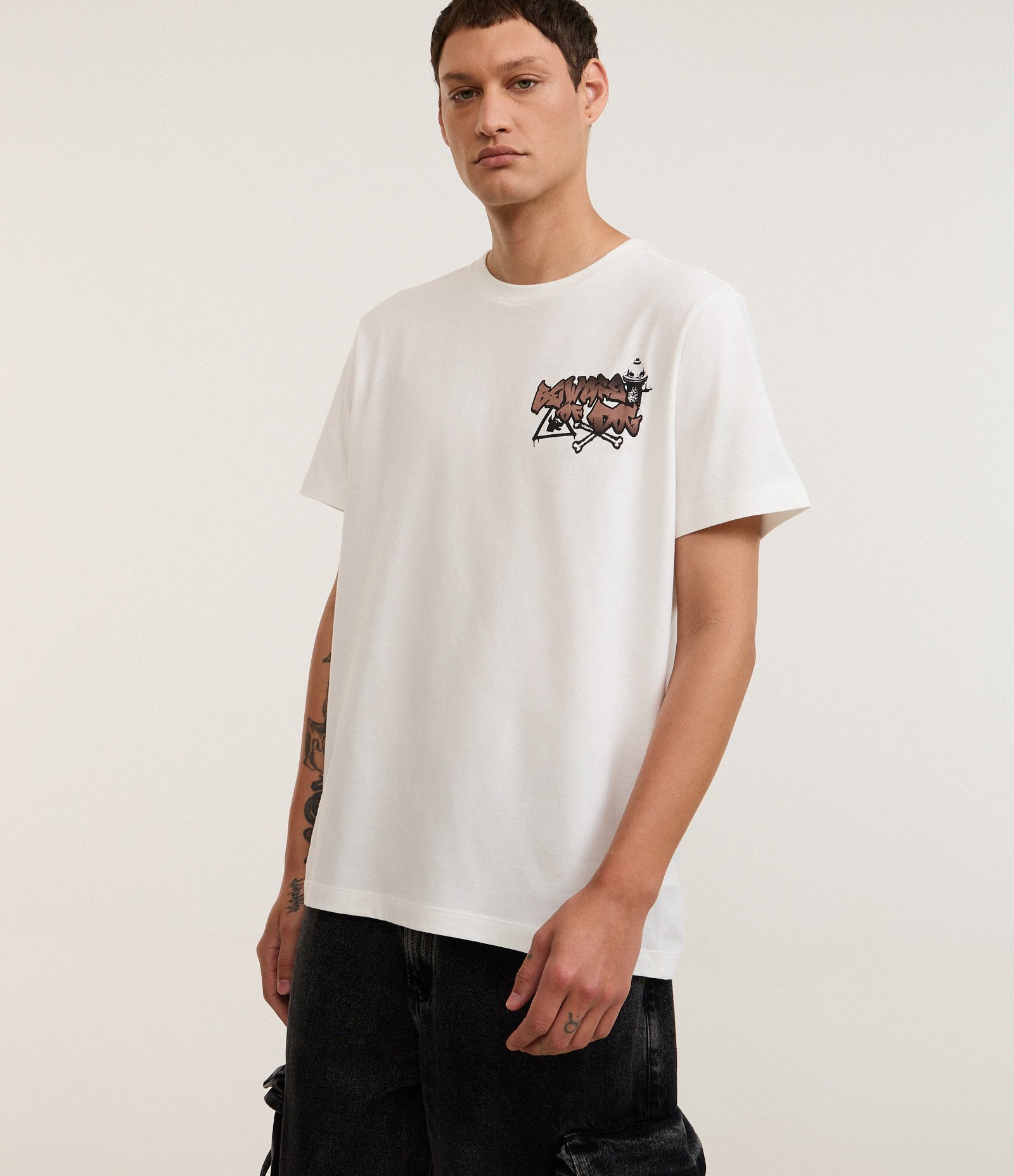 Camiseta Comfort em Algodão com Estampa Gangue de Vira Latas Branco 5