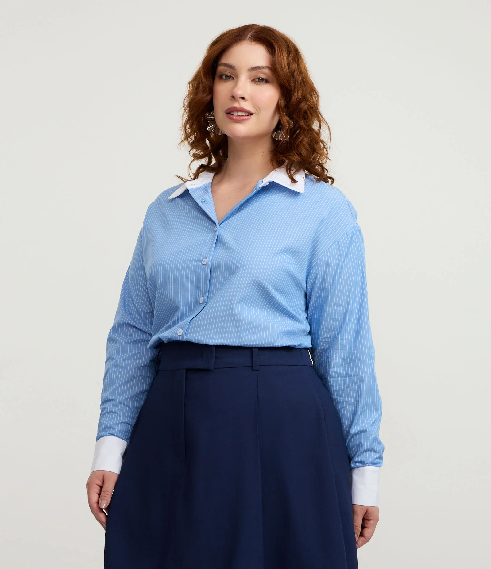 Camisa Manga Longa Listrada com Gola e Punhos Contrastantes Curve & Plus Size Azul 1