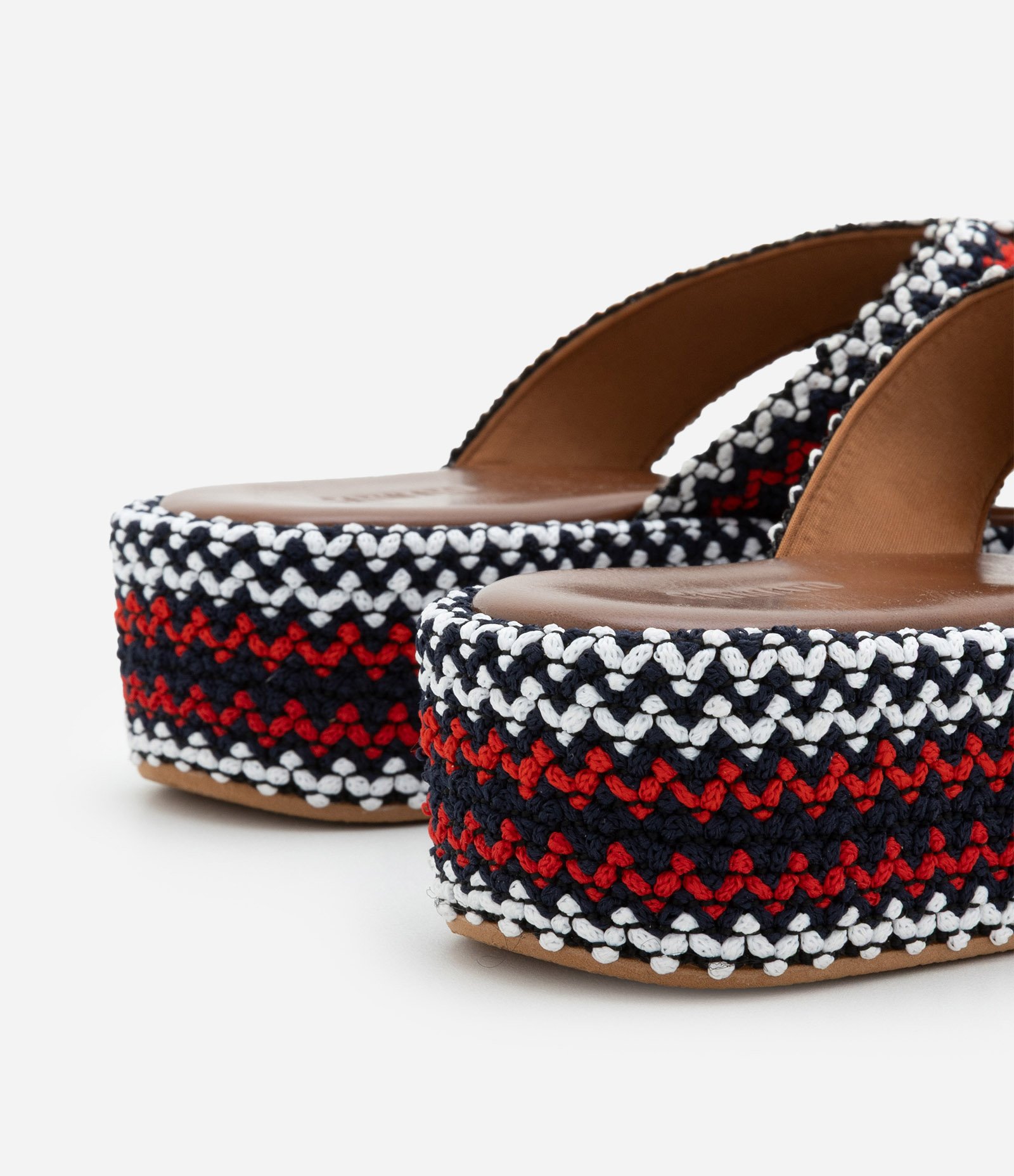 Sandália Flatform em PU com Tira Cruzada Trançada Multicolor-AC 3