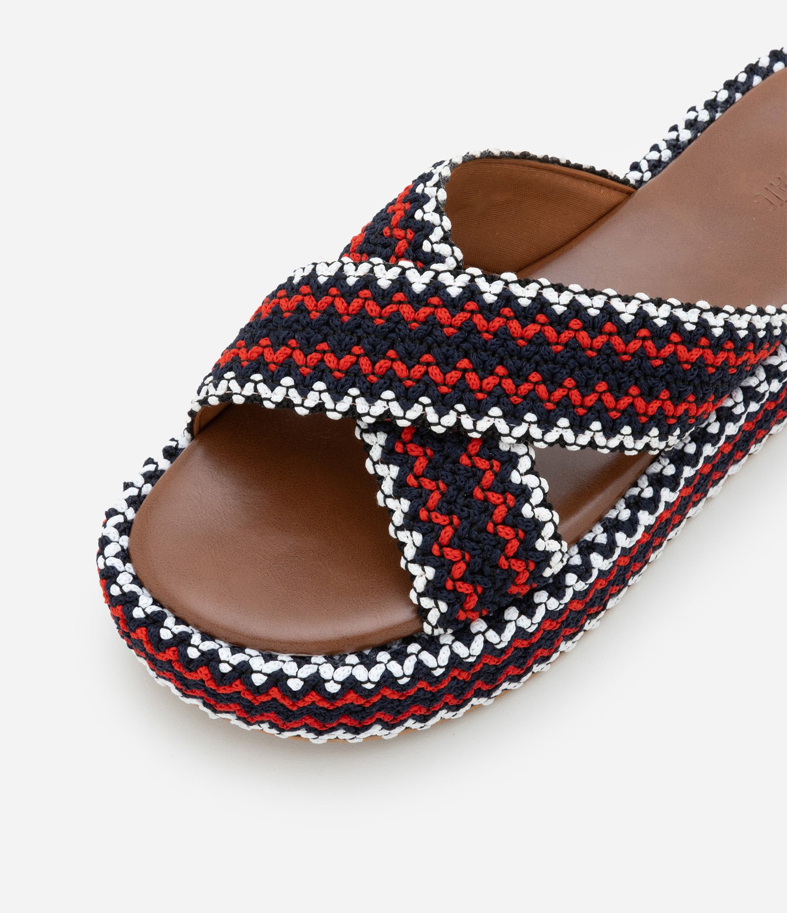 Sandália Flatform em PU com Tira Cruzada Trançada Multicolor-AC 5