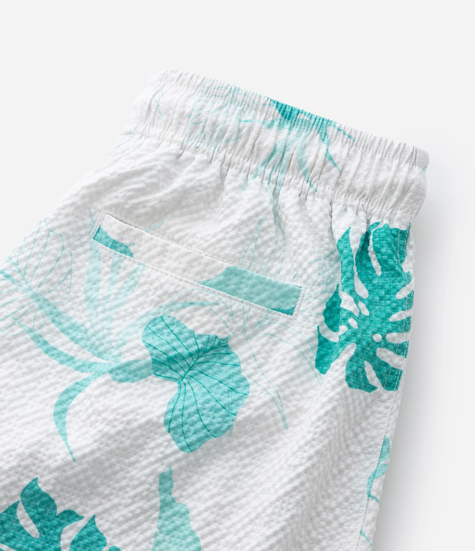 Bermuda Infantil de Banho em Anarruga com Estampa de Folhagens - Tam 5 a 14 Anos Branco 4