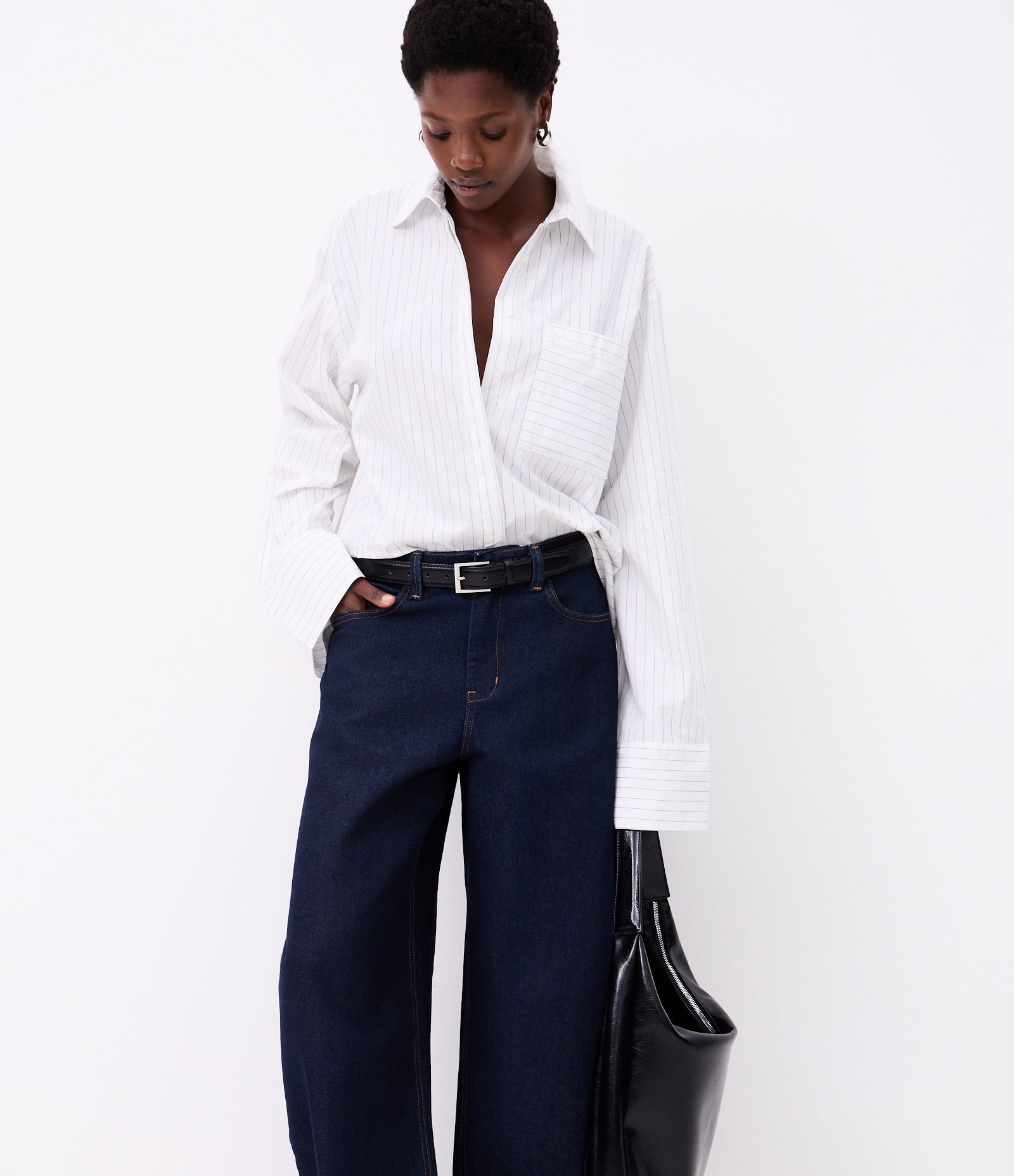 Calça Barrel Maxi Oversized Alfaiatada Cintura Baixa em Jeans com Pesponto Contrastante Escuro 3