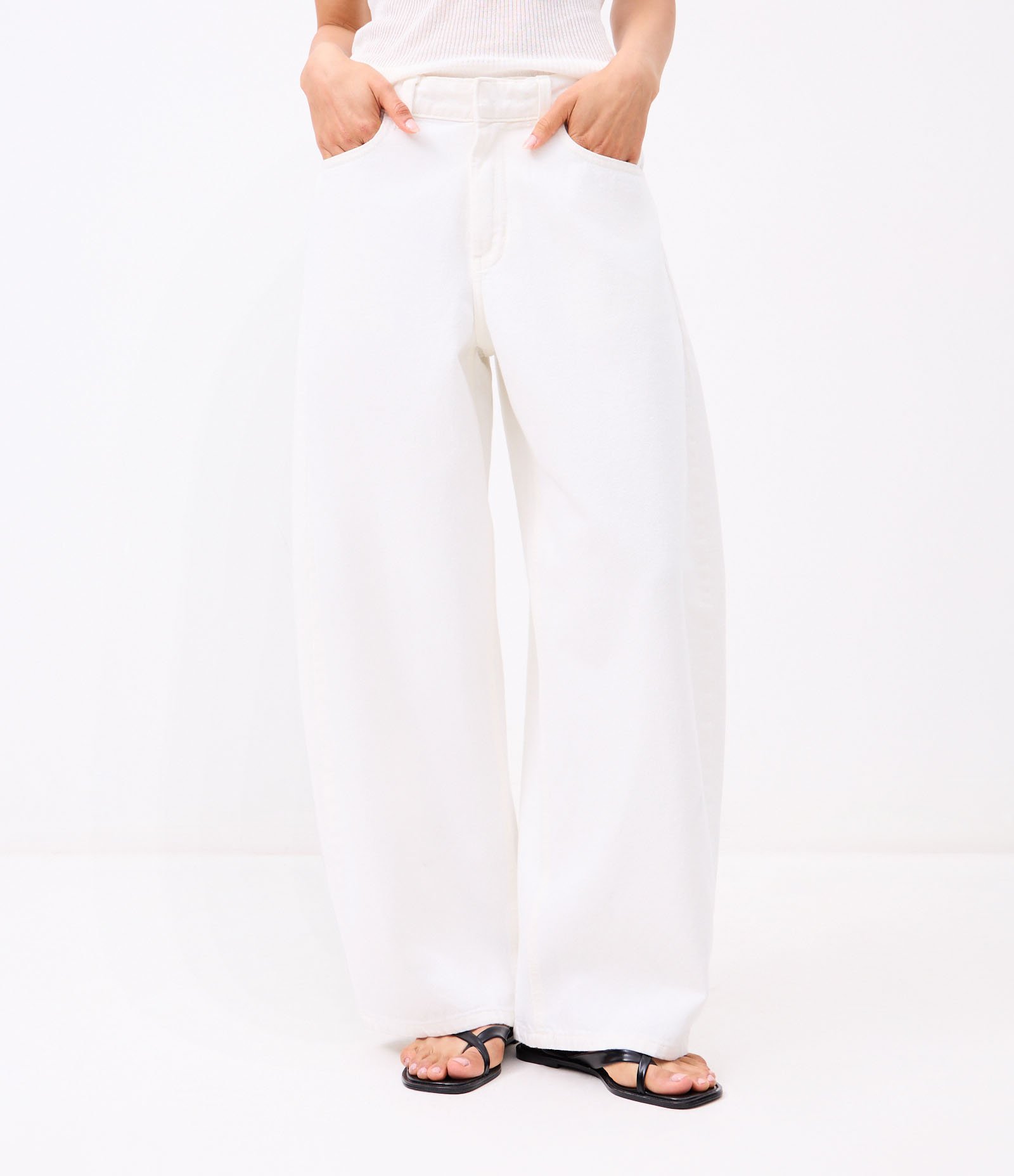 Calça Barrel Maxi Oversized Alfaiatada em Sarja com Cintura Baixa Off White 4