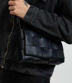 Bolsa Shoulder Bag Transversal em PU com Textura Tressê