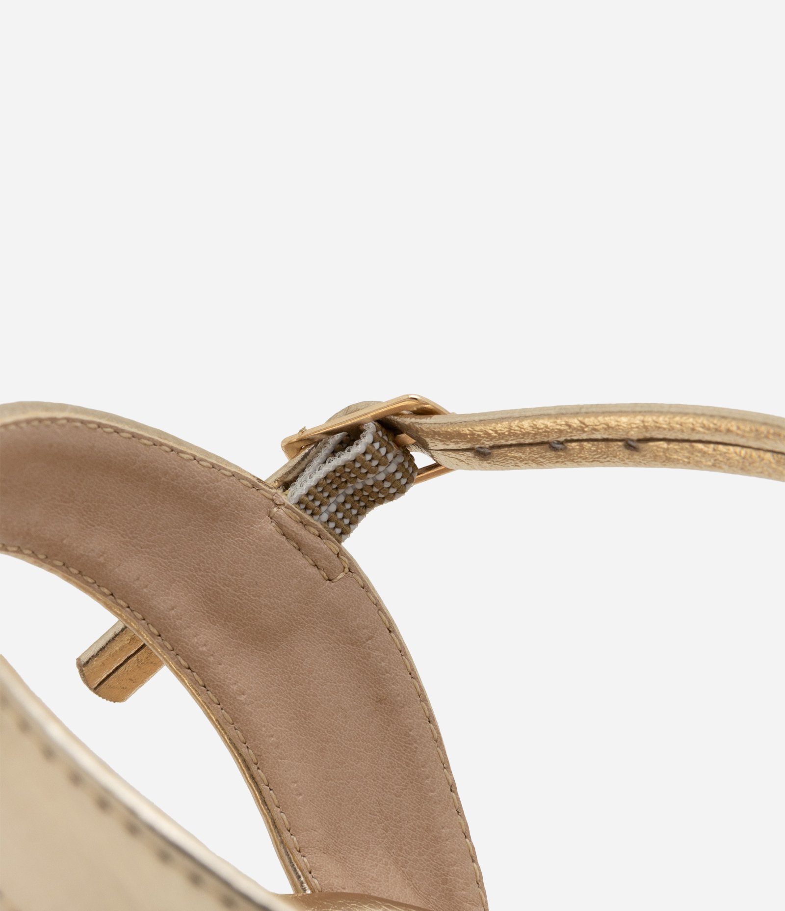 Sandália Plataforma com Salto em Ráfia e Tiras Metalizadas Dourado 4