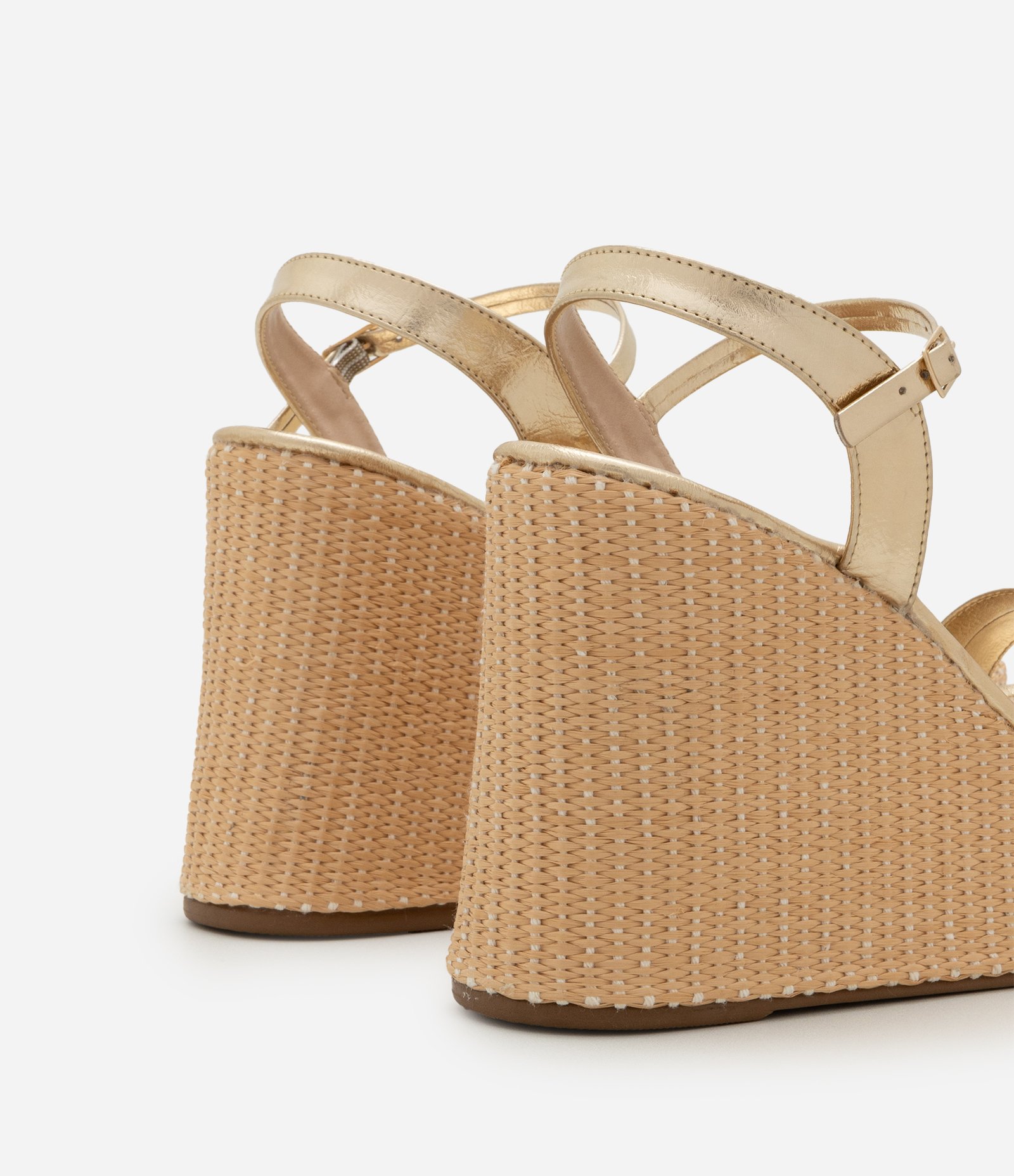 Sandália Plataforma com Salto em Ráfia e Tiras Metalizadas Dourado 5