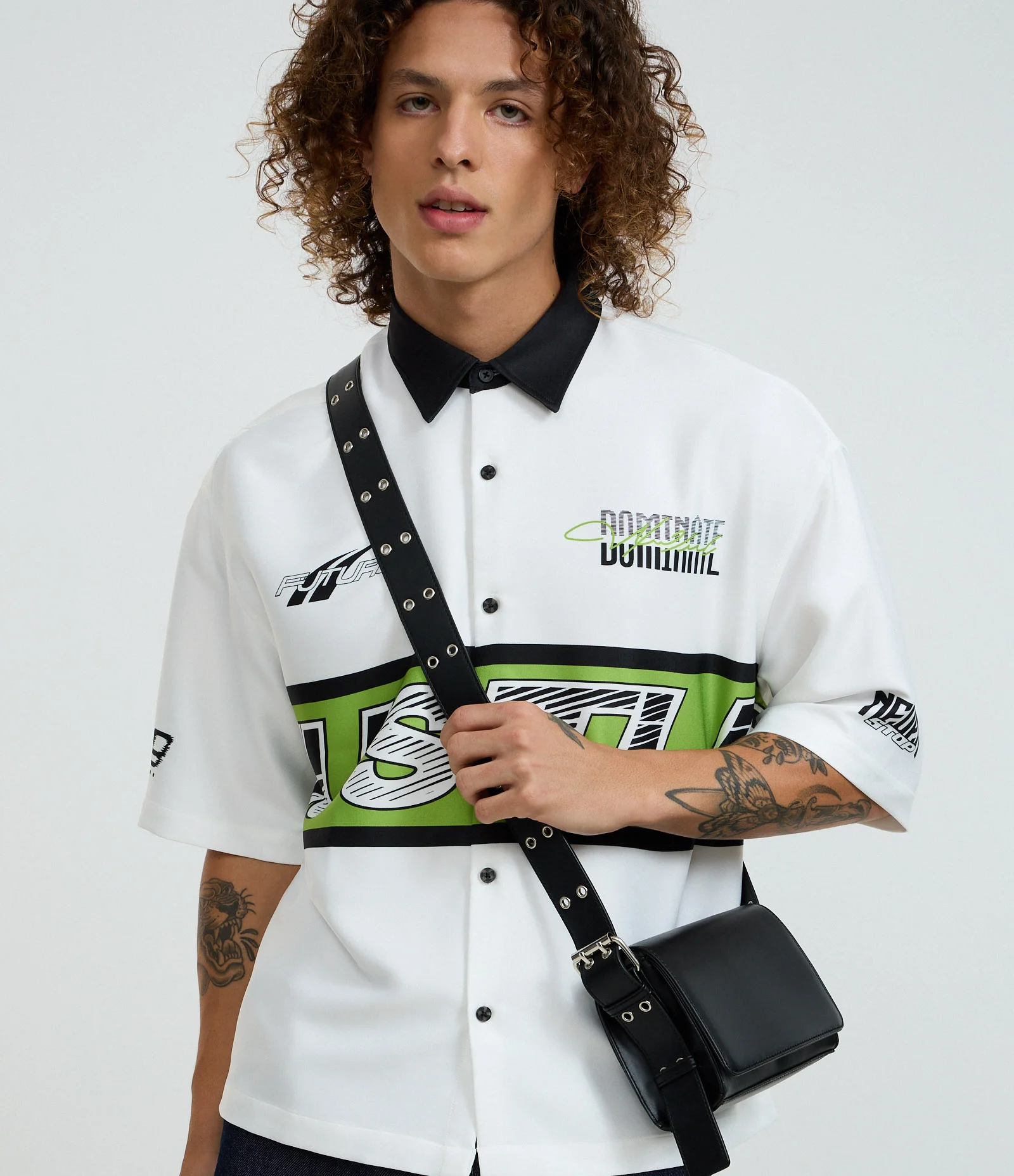 Bolsa Shoulder Bag Transversal em PU com Ilhoses Preto 1