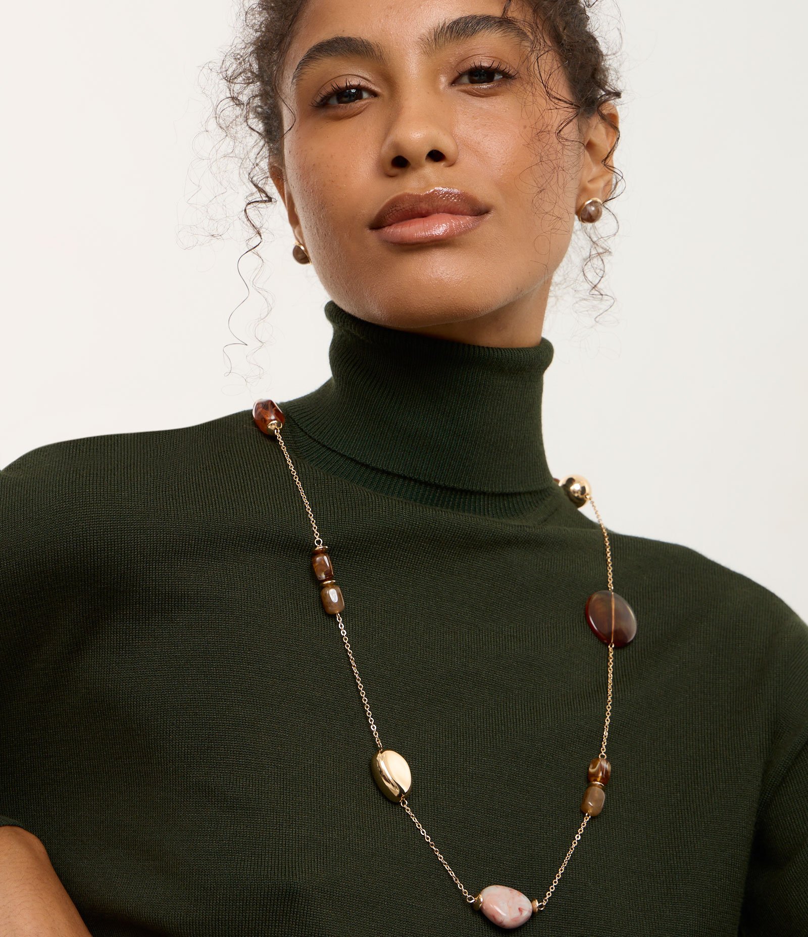 Conjunto de Maxi Colar Assimétrico e Brincos Botão Dourado 1