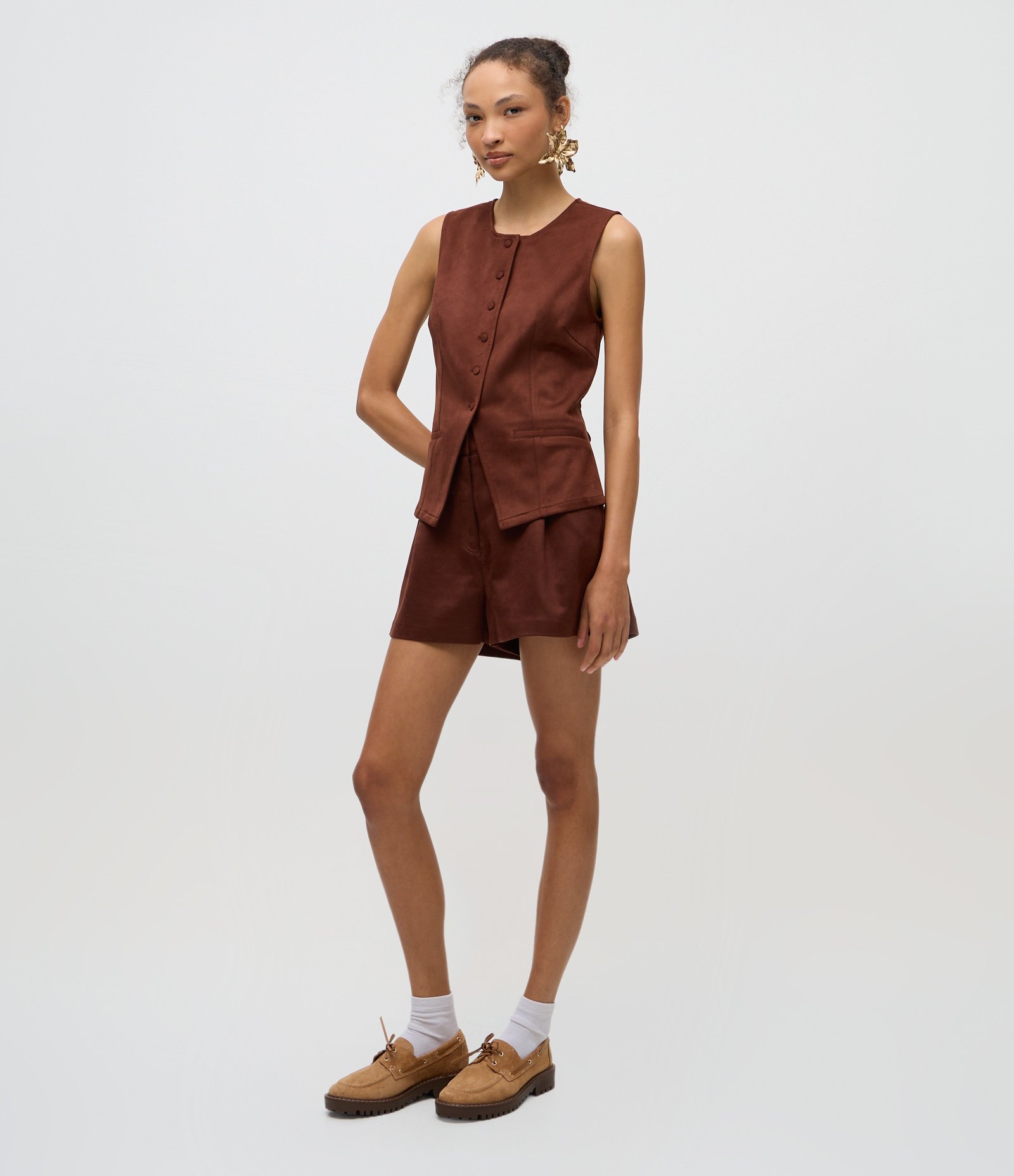 Colete Estruturado em Suede com Amarração nas Costas Marrom 2