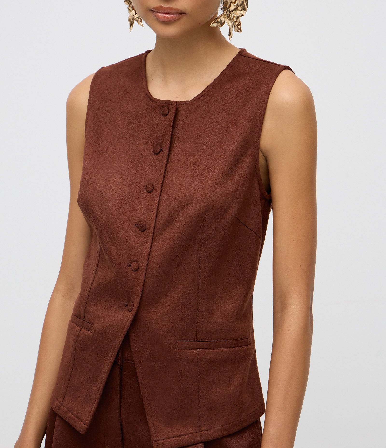 Colete Estruturado em Suede com Amarração nas Costas Marrom 3