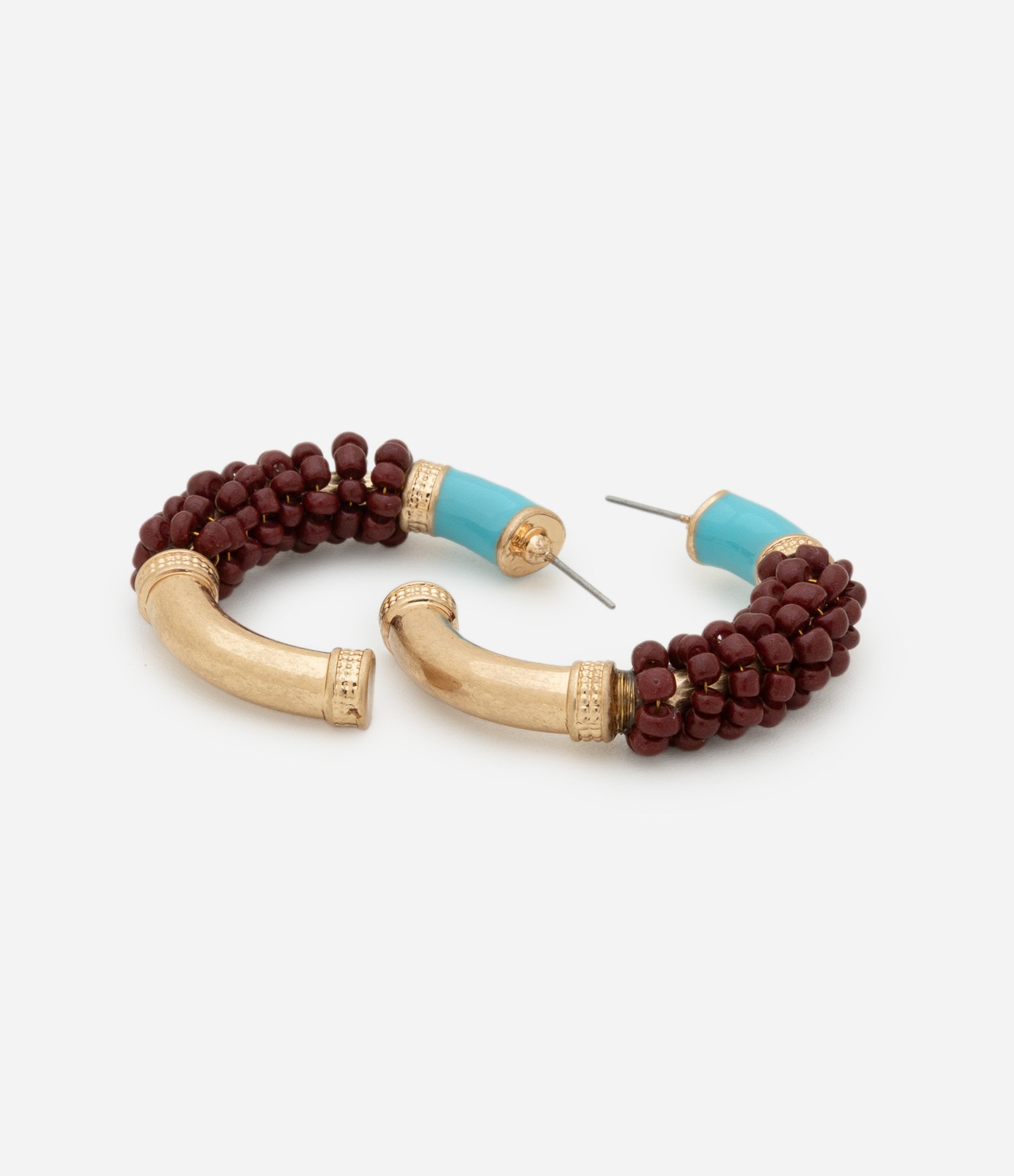 Brinco Meia Argola Metalizado com Detalhes Contrastantes Dourado 2