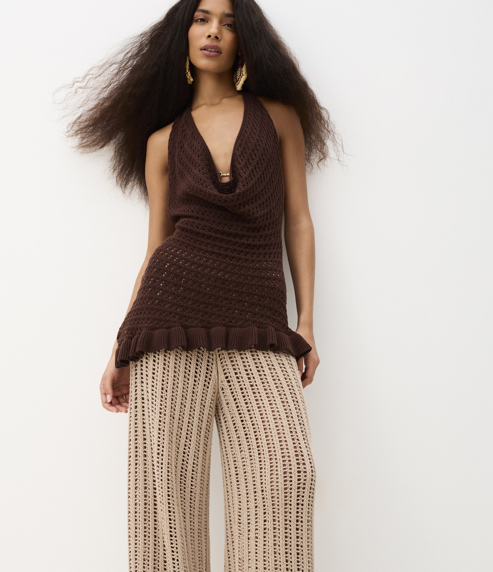 Saída de Praia Vestido em Tricô com Decote Degagê Marrom 8