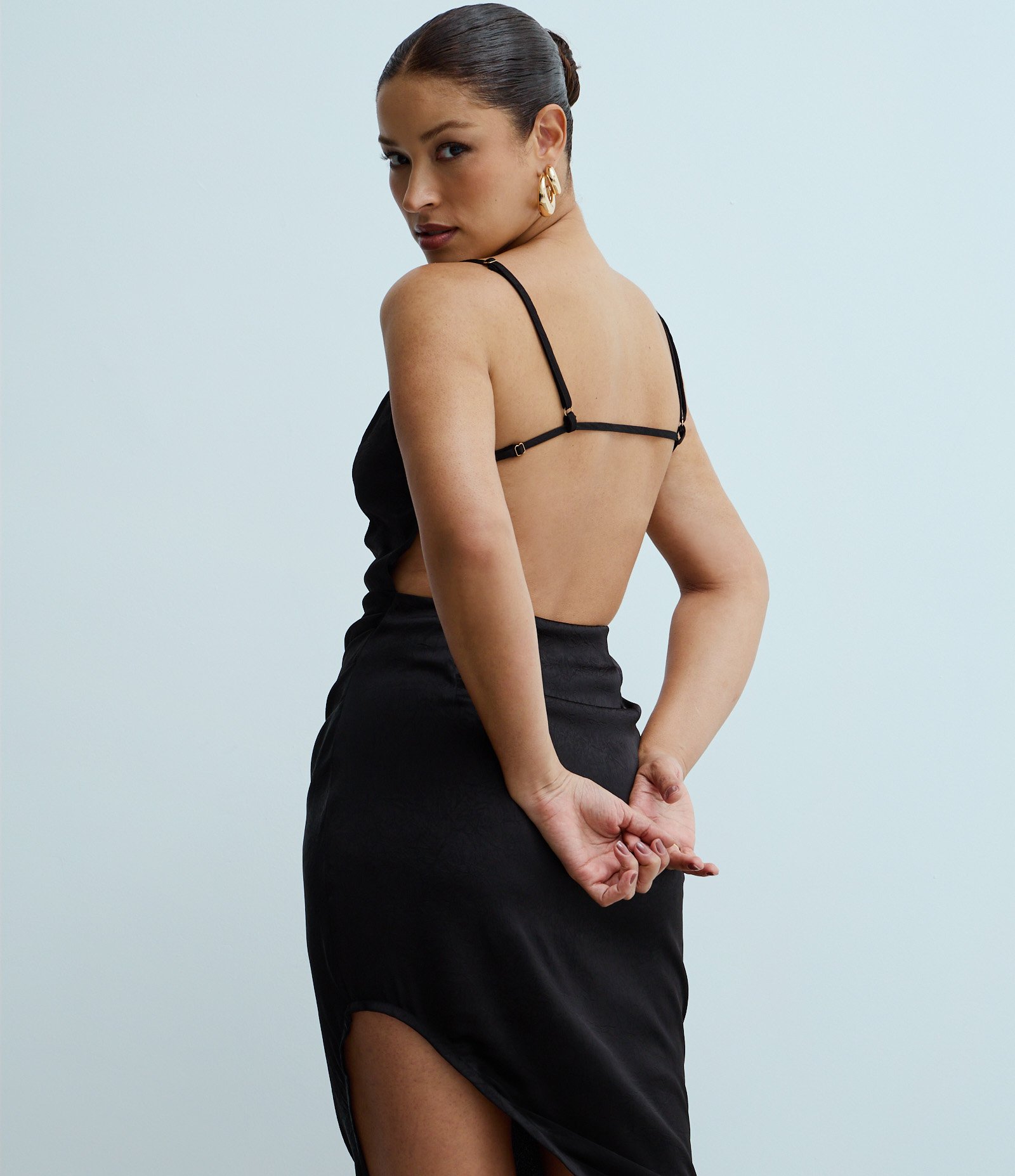 Vestido Midi Assimétrico com Franzido Lateral Preto 3