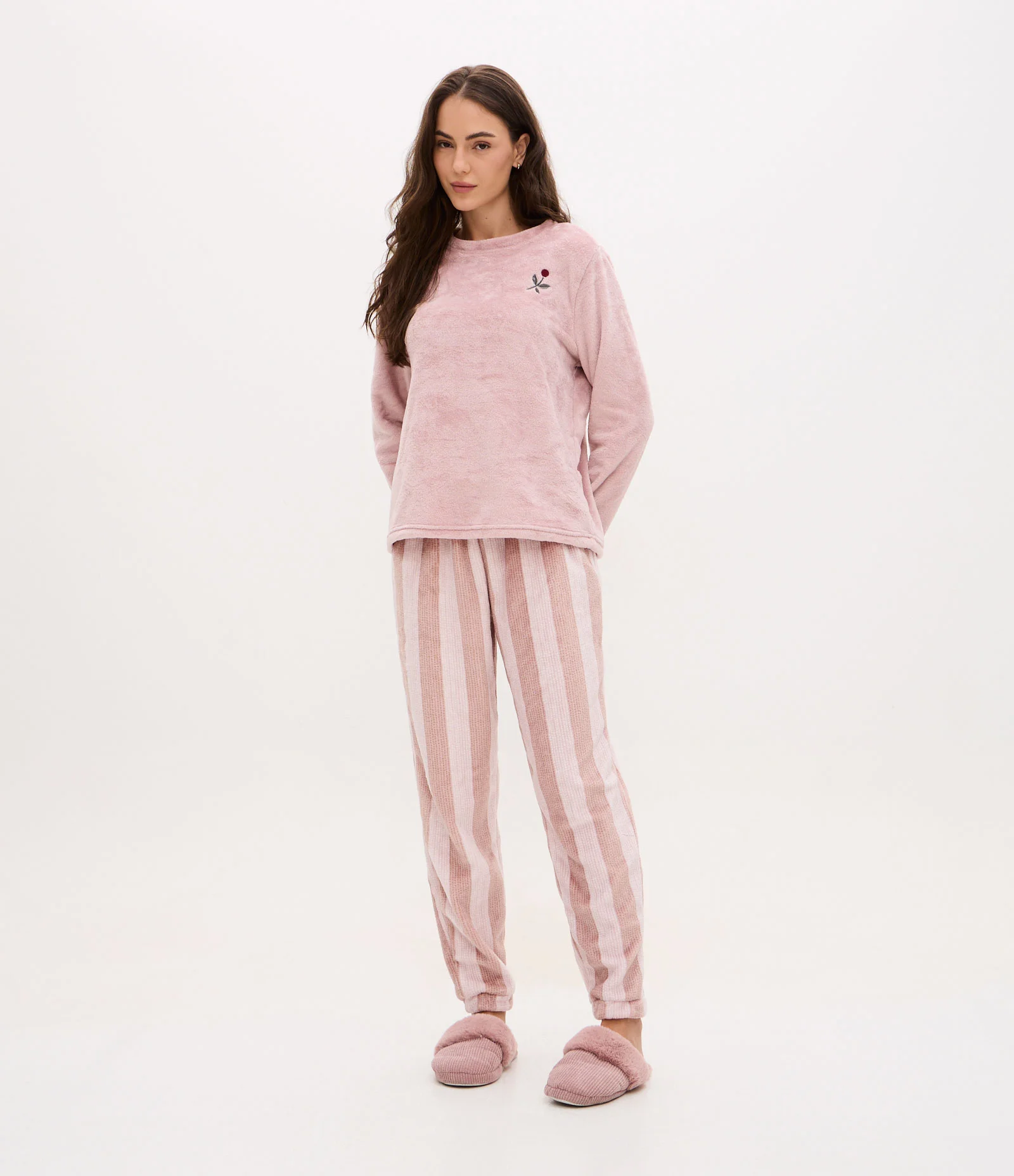 Pijama Longo em Fleece Com Estampa de Listras e Bordado de Flor Rosa 2