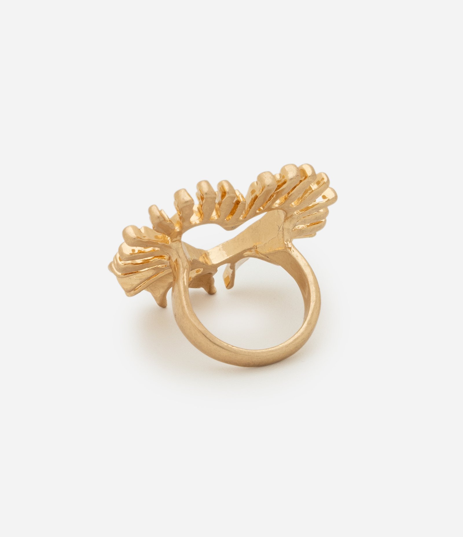 Maxi Anel em Metal com Formato de Coração Vazado Dourado 2