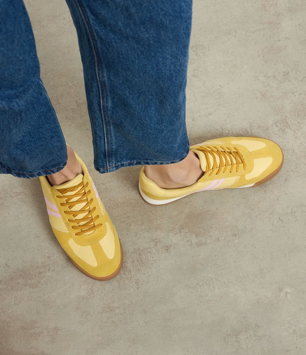 Tênis Chuteira Vintage com Recortes Amarelo