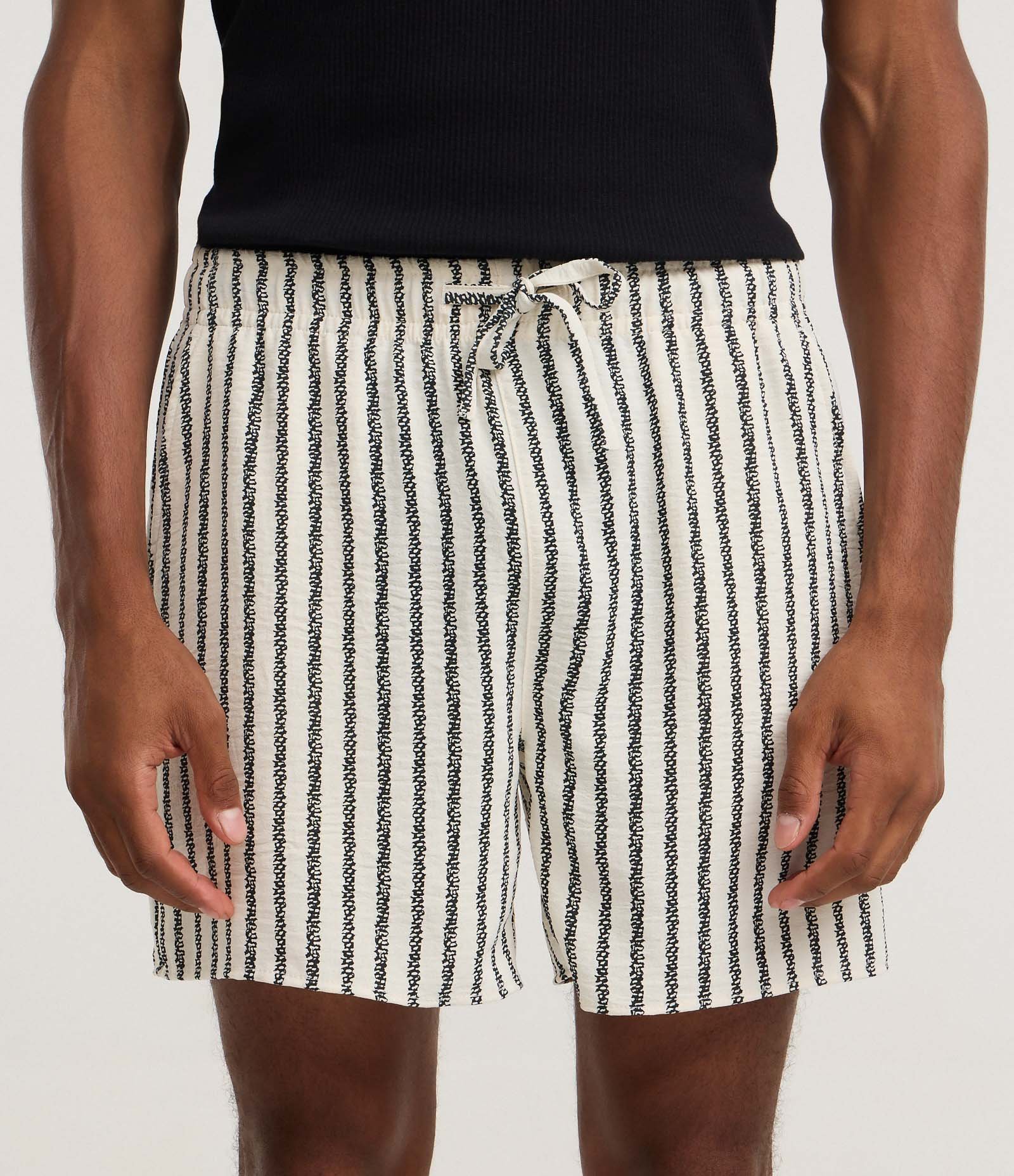 Bermuda de Praia com Textura e Listras Verticais Branco 2