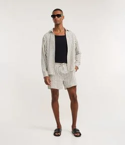 Bermuda de Praia com Textura e Listras Verticais