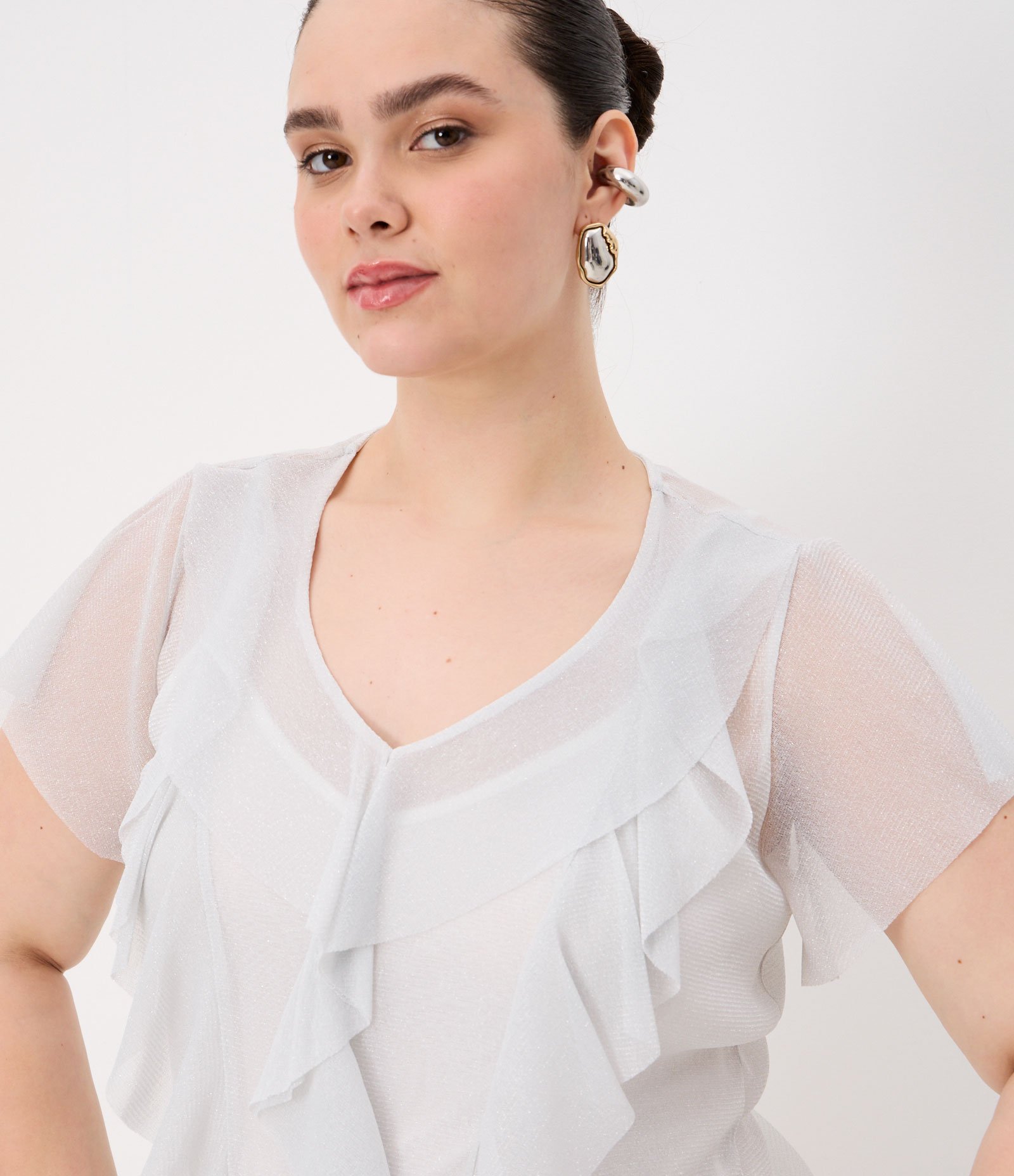 Blusa em Malha Metalizada e com Babados Curve & Plus Size Prata 4