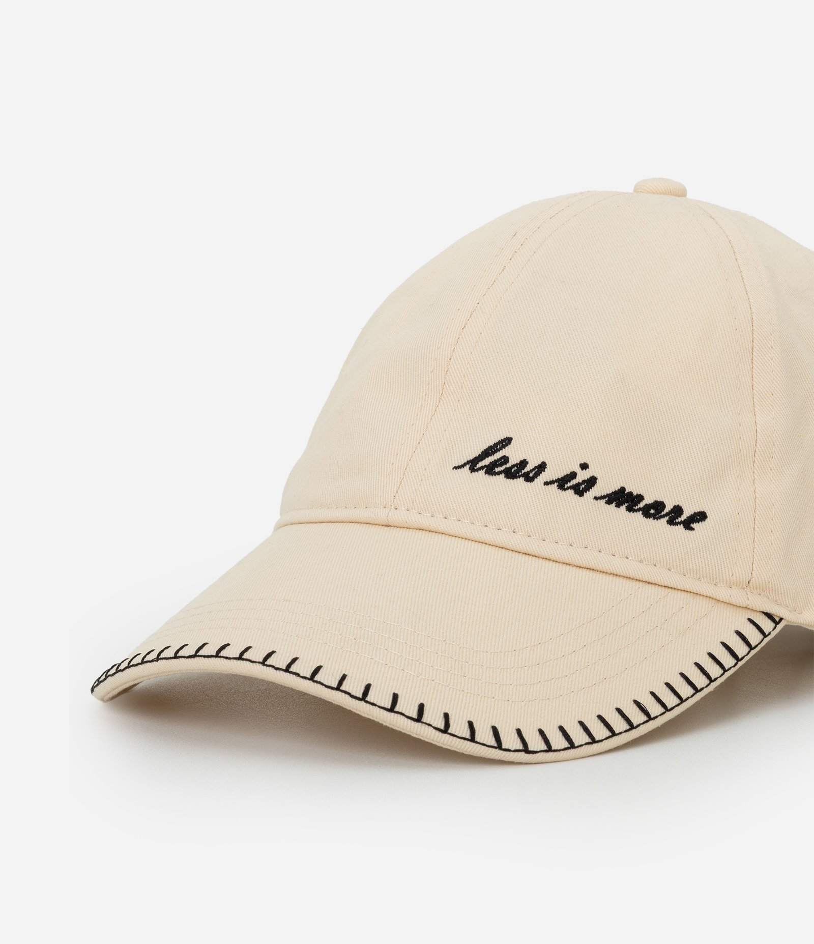 Boné Aba Curva com Bordado Frontal Less is More Bege 3