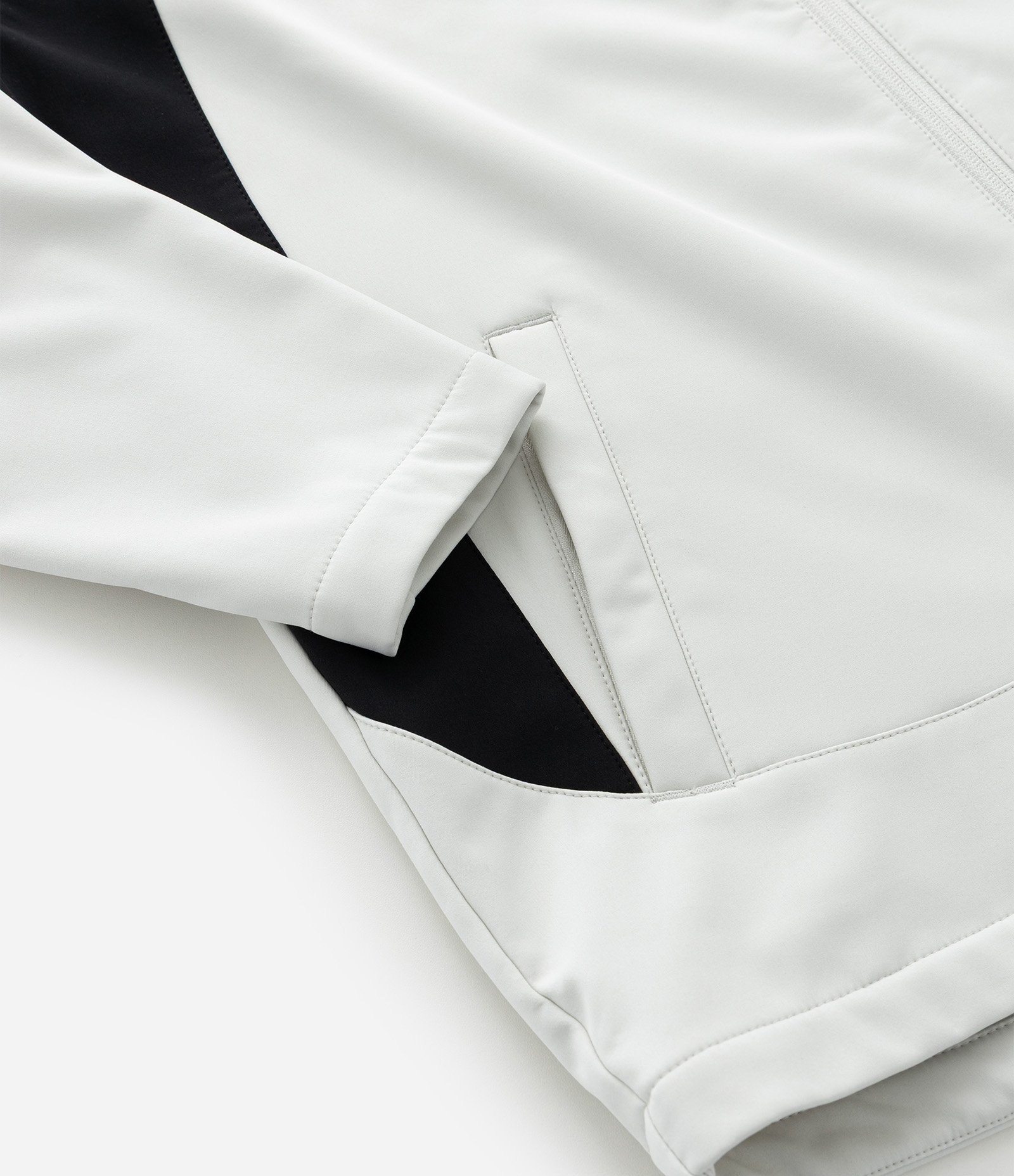 Jaqueta Esportiva em PU Tecnológico com Capuz Off White 9