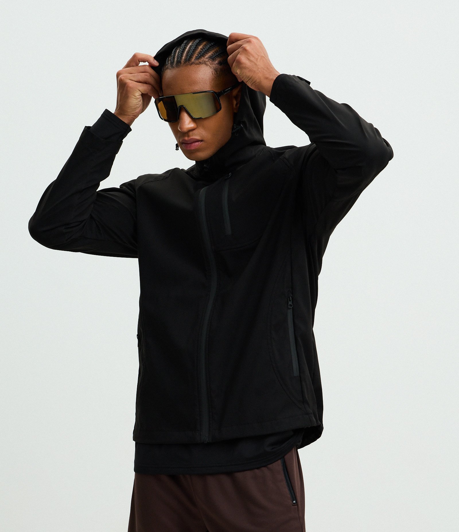 Jaqueta Esportiva Tecnológica Resistente à Água com Capuz Preto 1