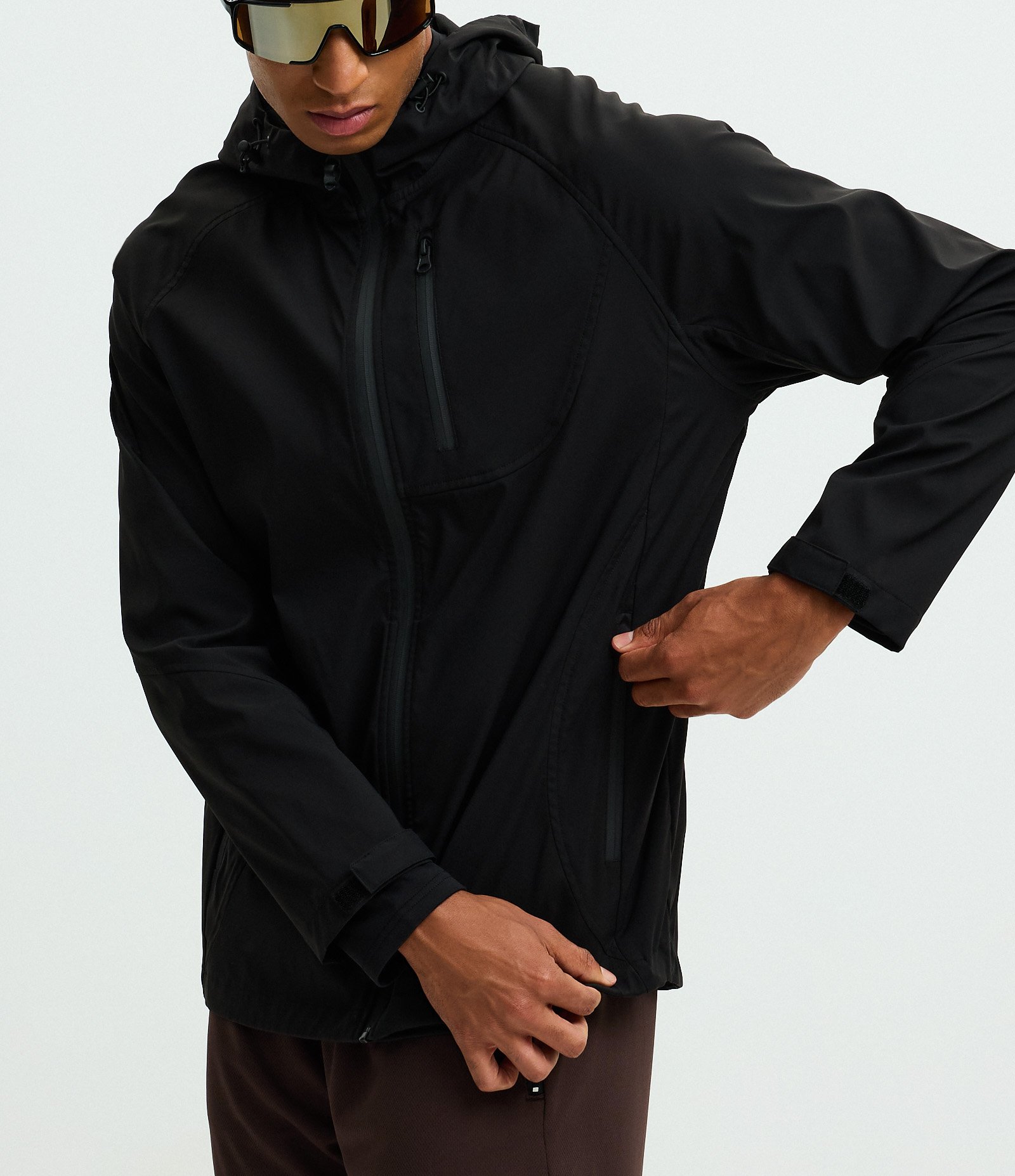 Jaqueta Esportiva Tecnológica Resistente à Água com Capuz Preto 3