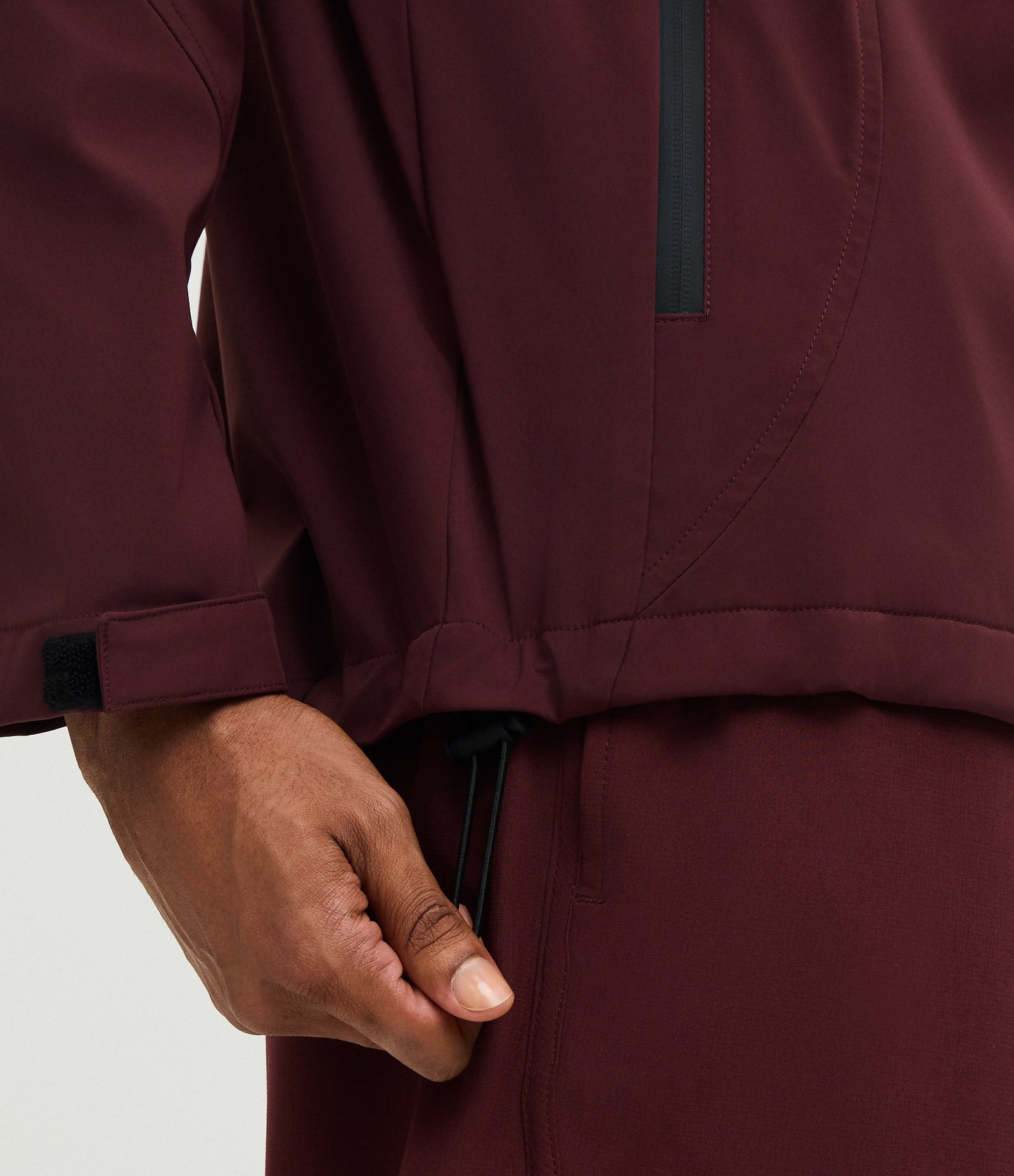 Jaqueta Esportiva Tecnológica Resistente à Água com Capuz Bordô 4