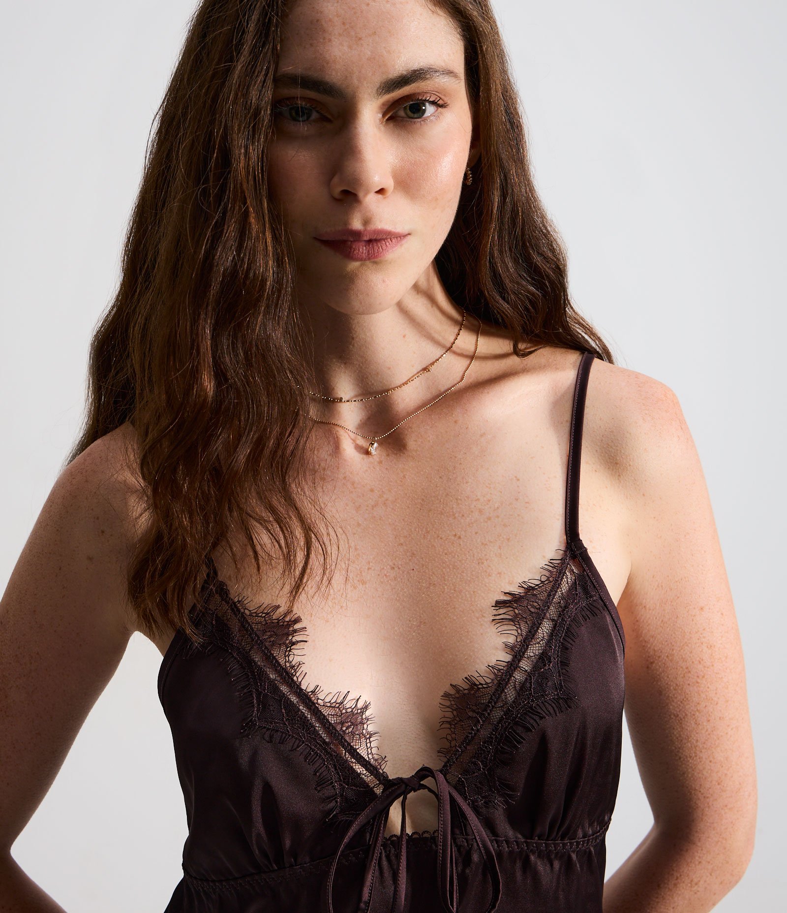 Pijama Short Doll de Cetim com Detalhes em Renda Marrom 3