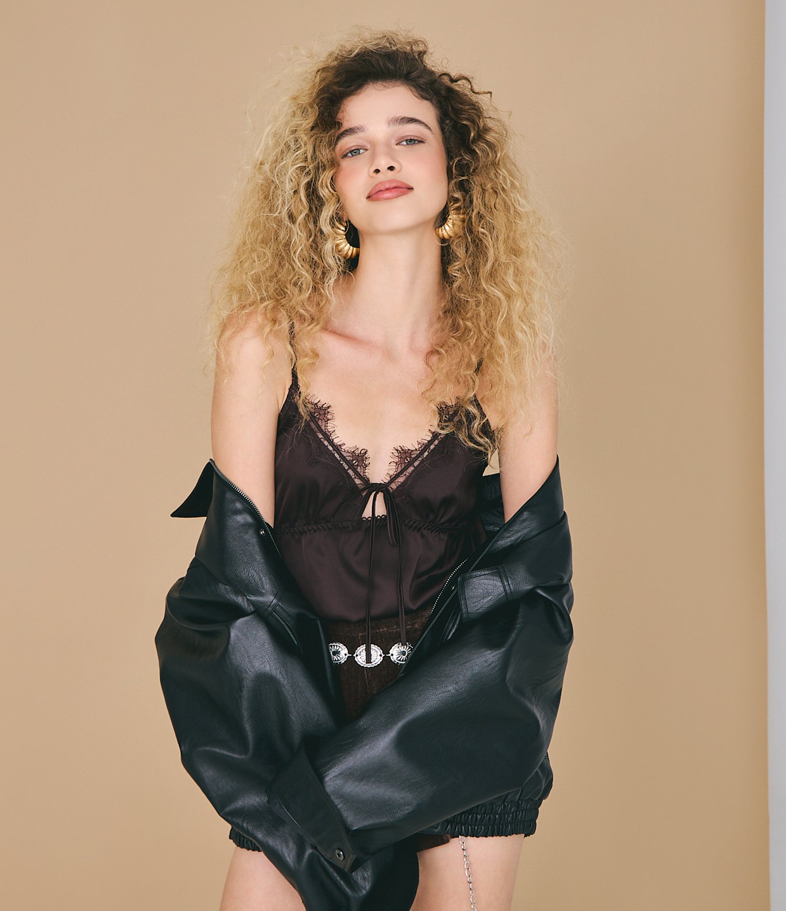 Pijama Short Doll de Cetim com Detalhes em Renda Marrom 8