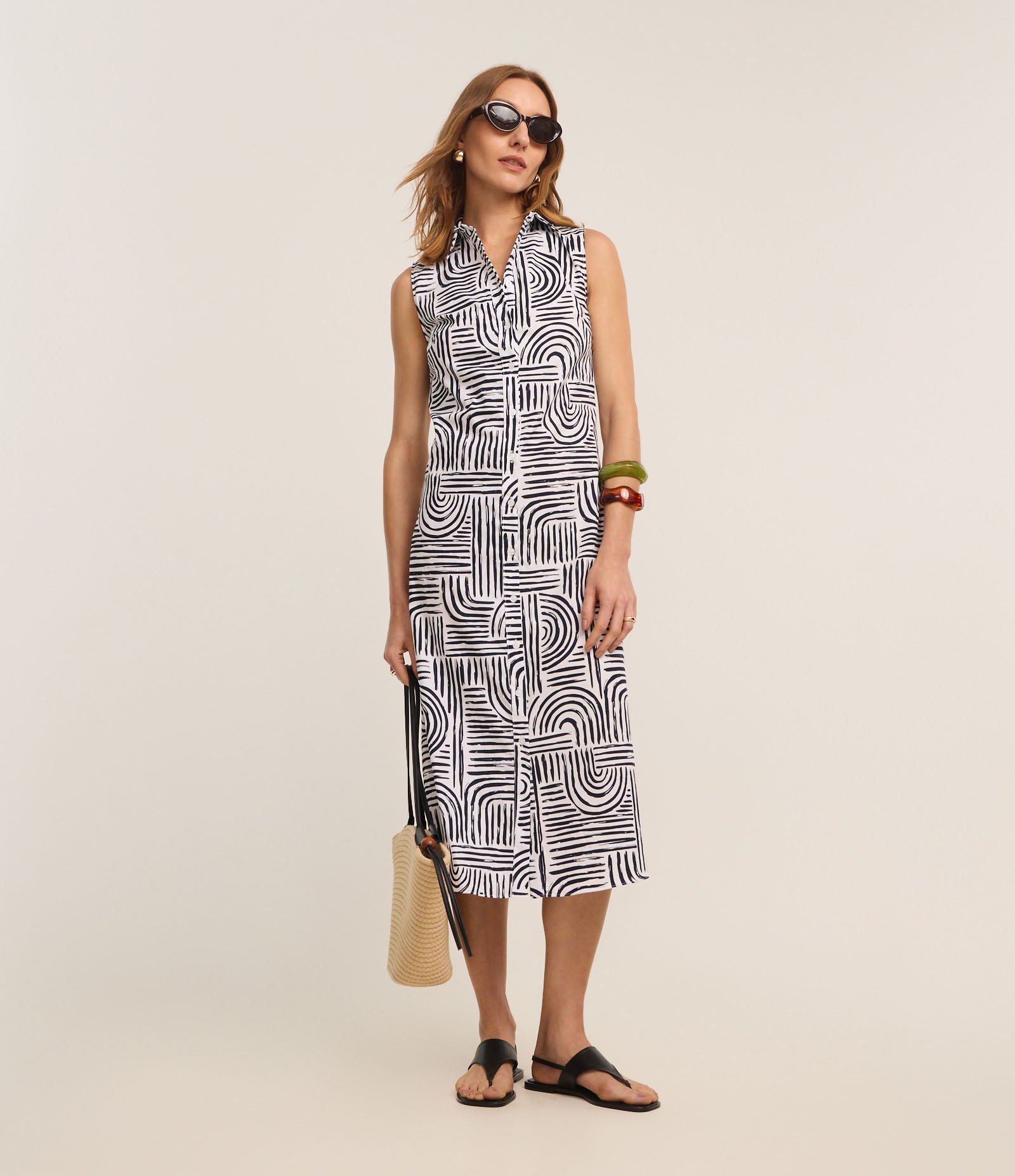 Vestido Evasê Midi em Tricoline com Estampa Geométrica Preto/Branco 2