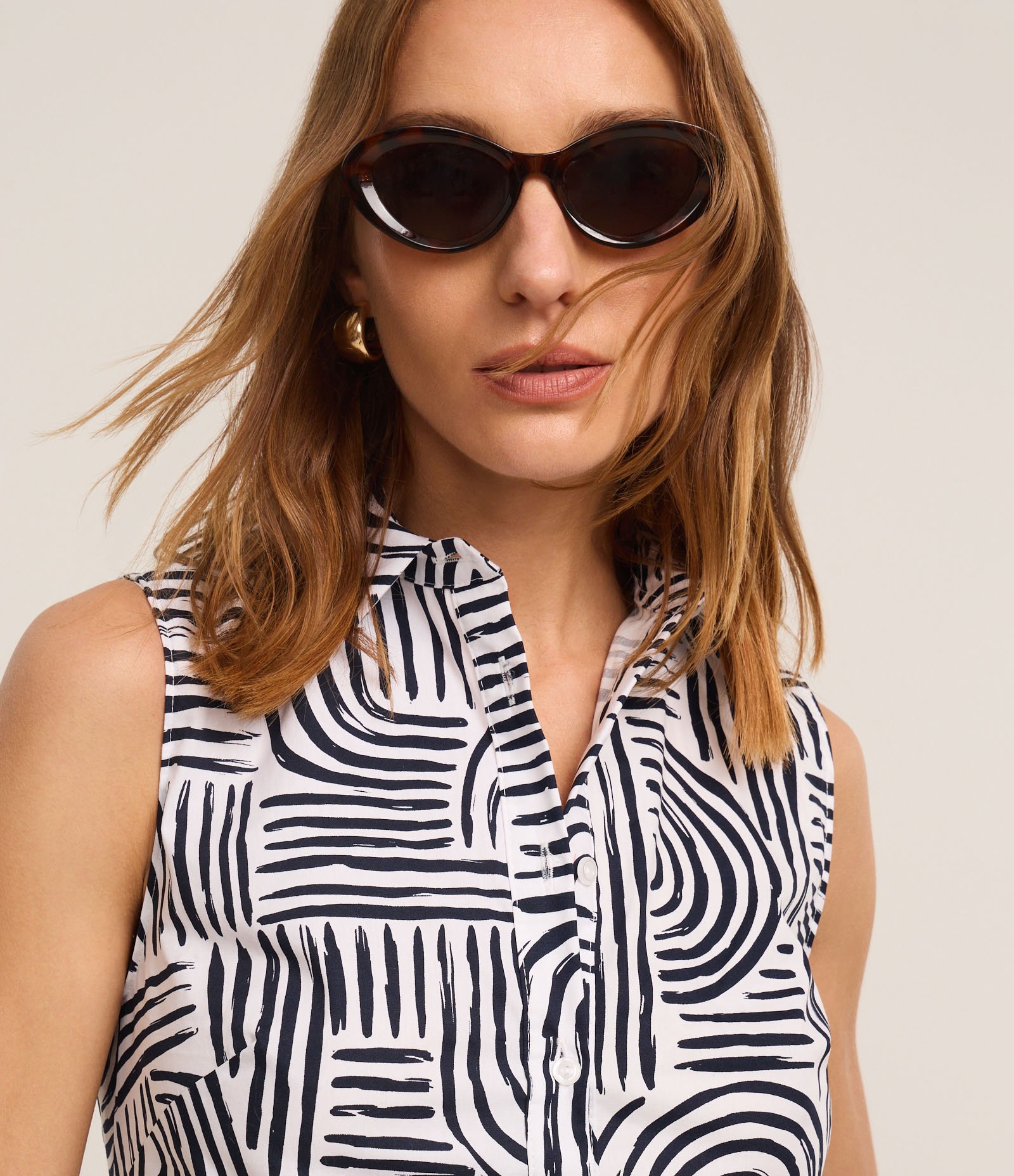 Vestido Evasê Midi em Tricoline com Estampa Geométrica Preto/Branco 3