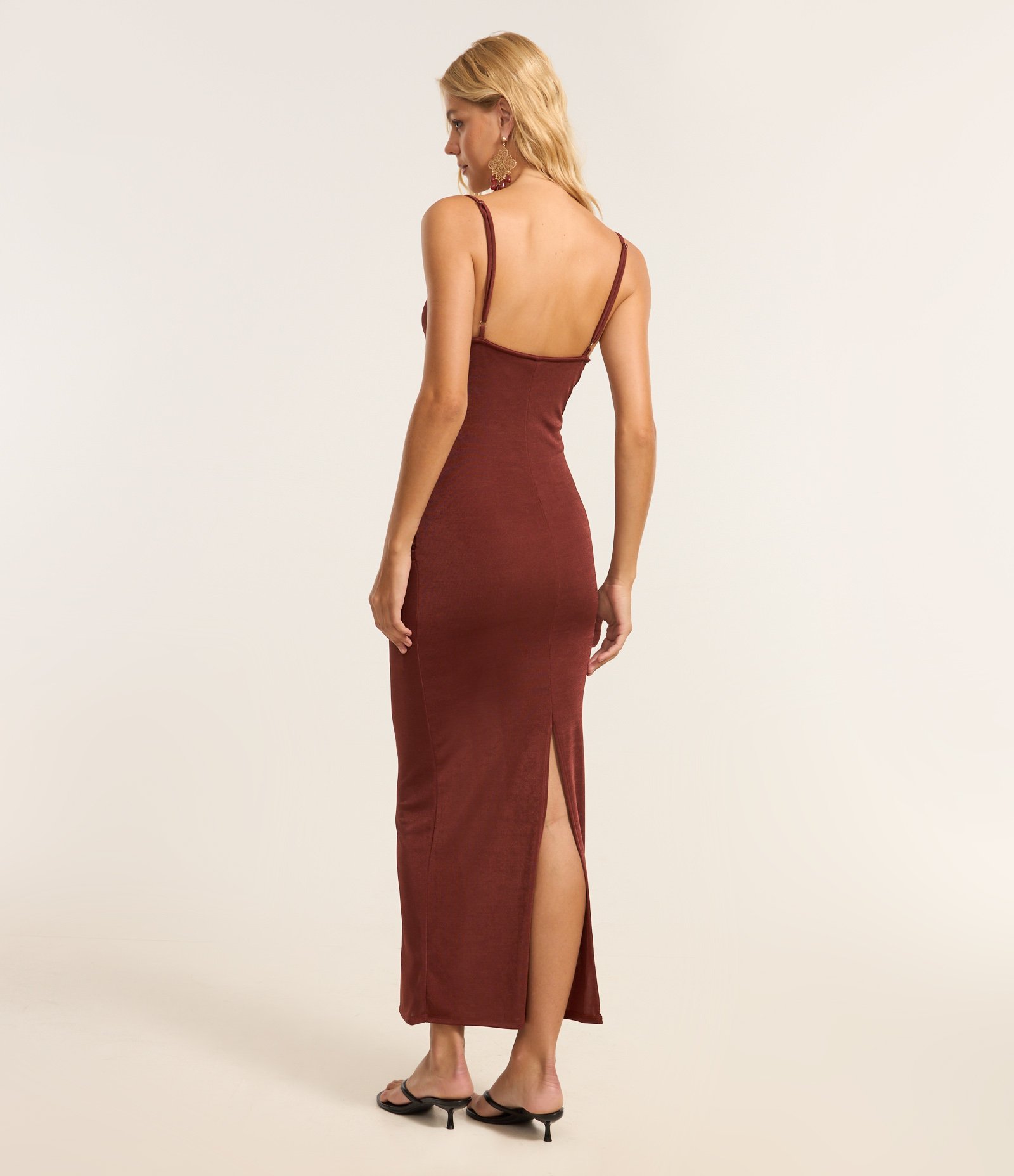 Vestido New Midi em Ribana com Decote Degagê e Fenda Marrom 4