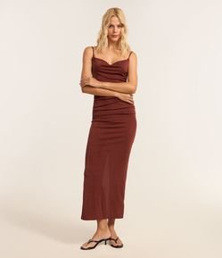 Vestido New Midi em Ribana com Decote Degagê e Fenda
