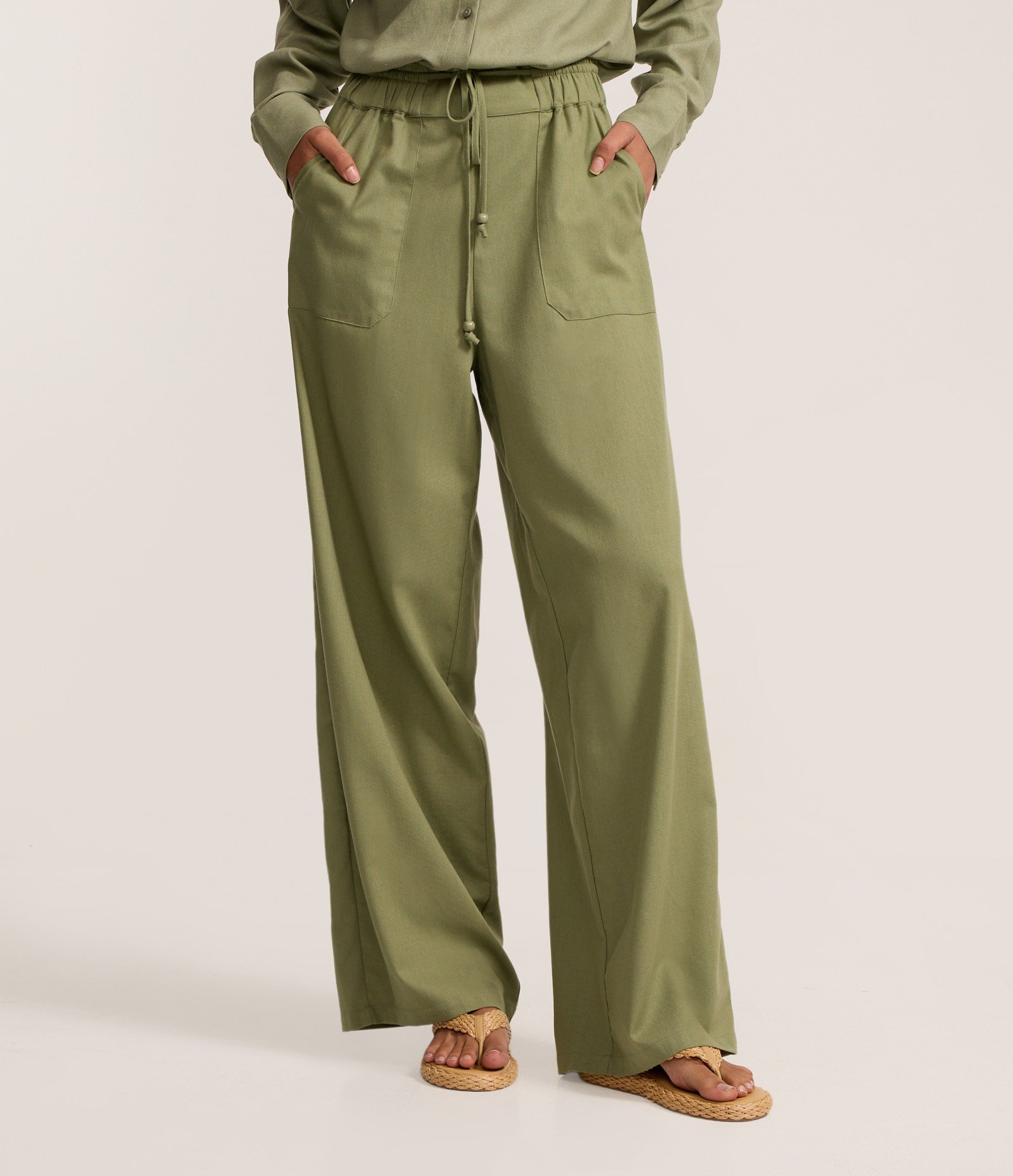 Calça Wide Leg em Viscolinho com Amarração Verde Oliva 3