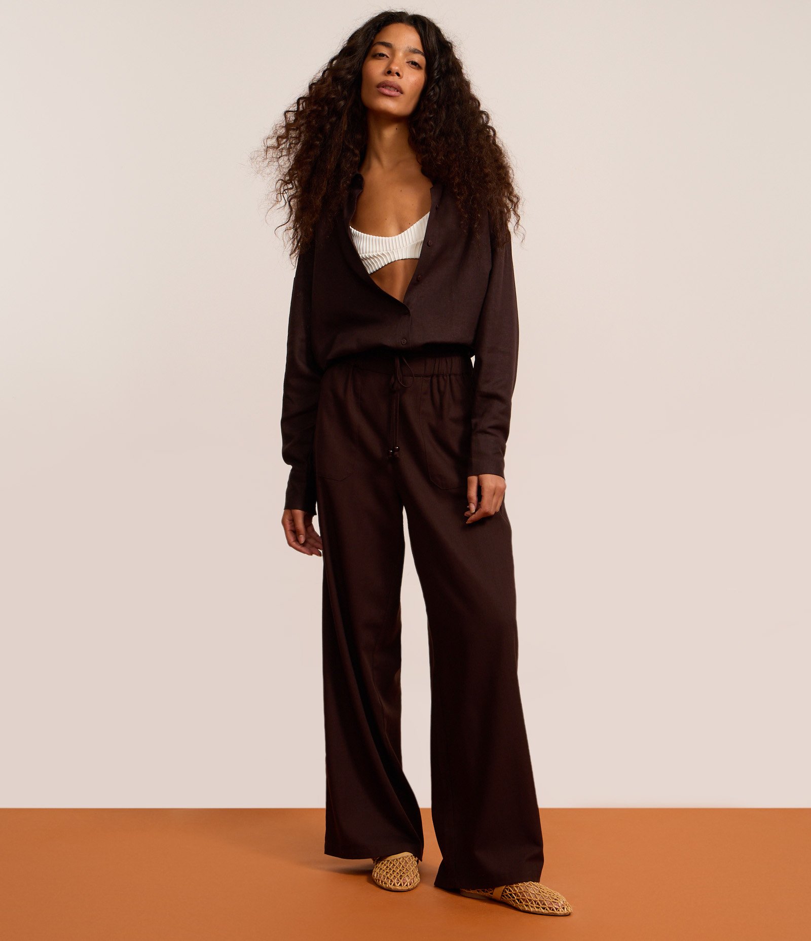 Calça Wide Leg em Viscolinho com Amarração Marrom Intenso 5