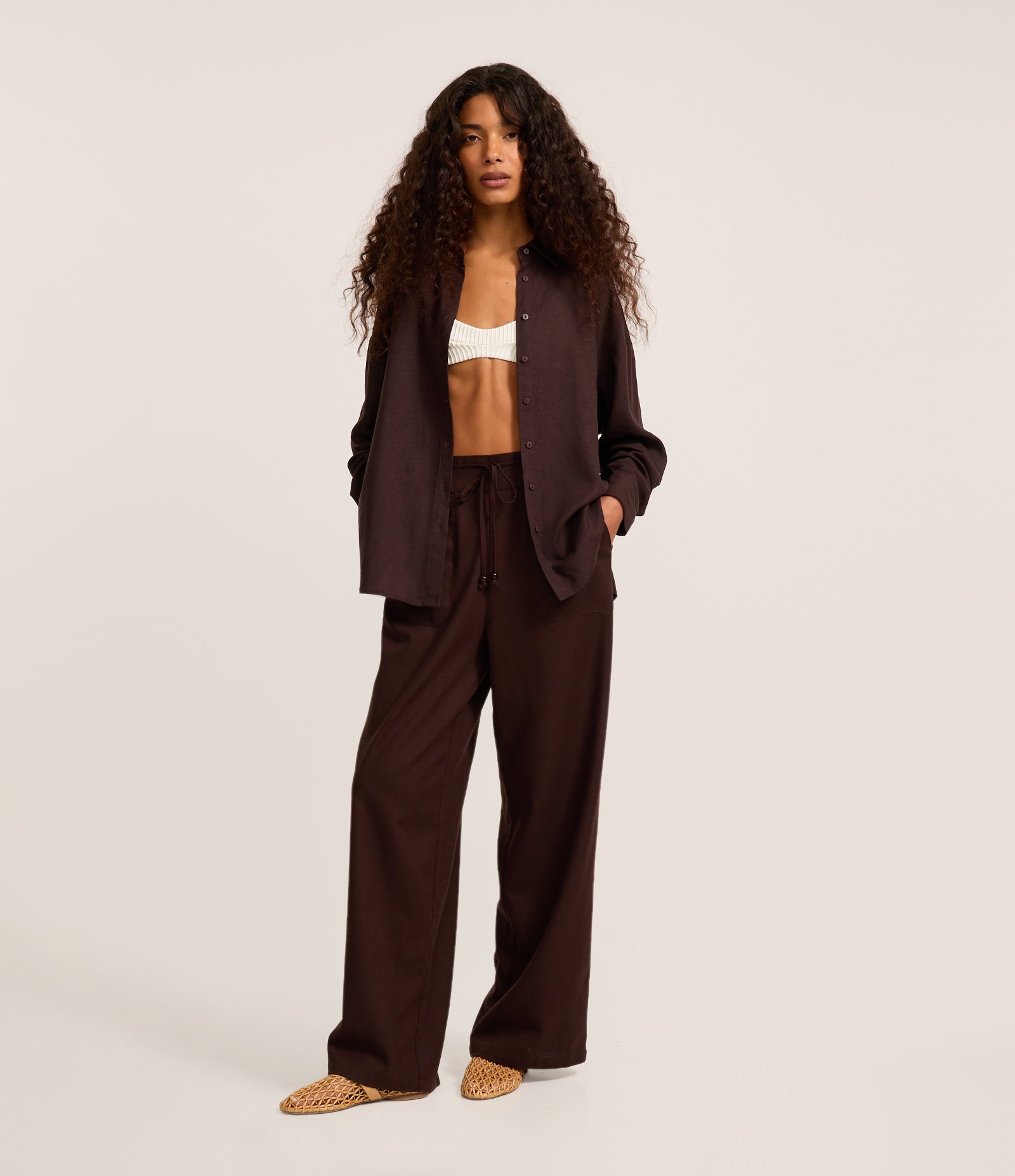 Calça Wide Leg em Viscolinho com Amarração Marrom Intenso 1