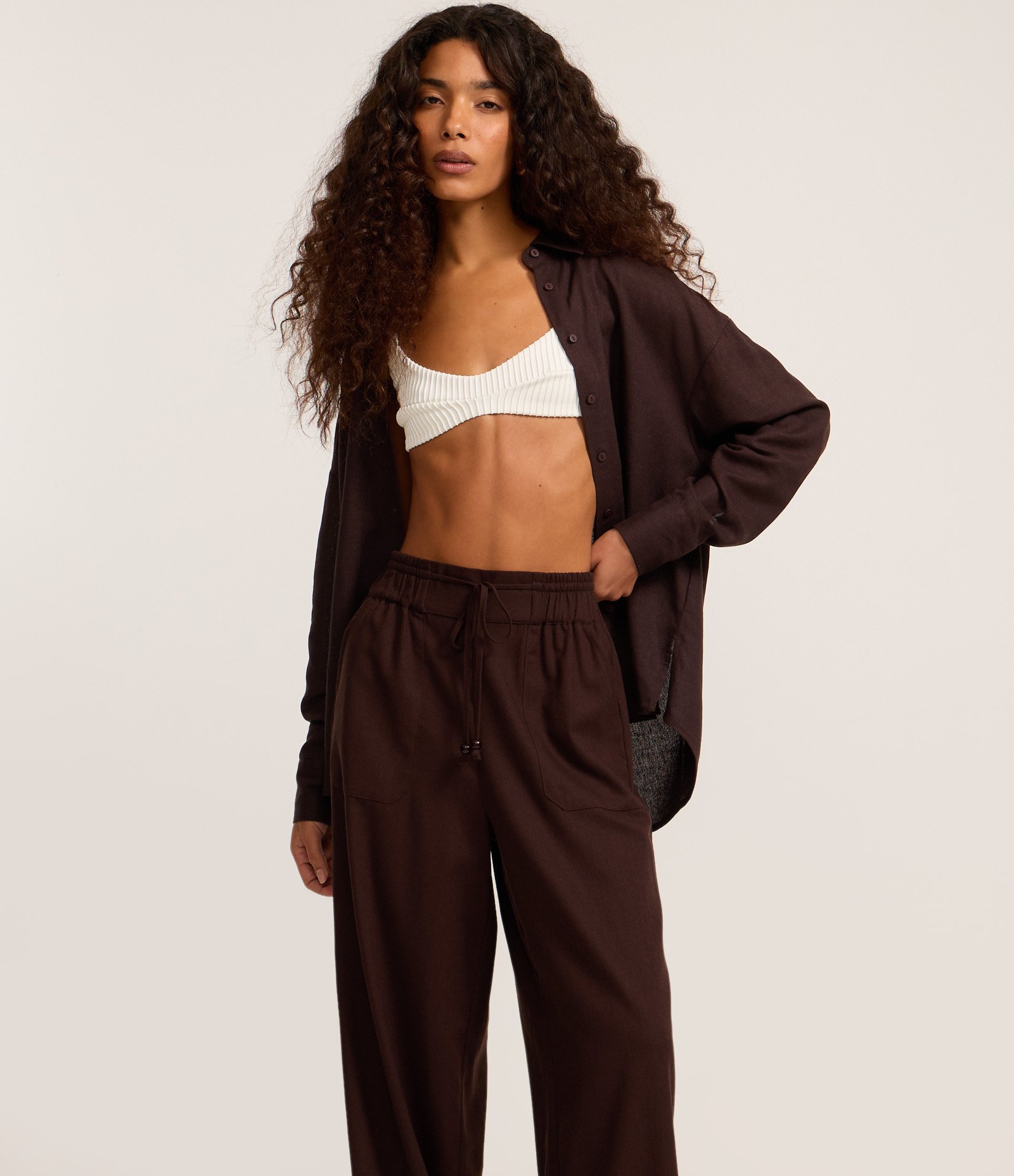 Calça Wide Leg em Viscolinho com Amarração Marrom Intenso 2