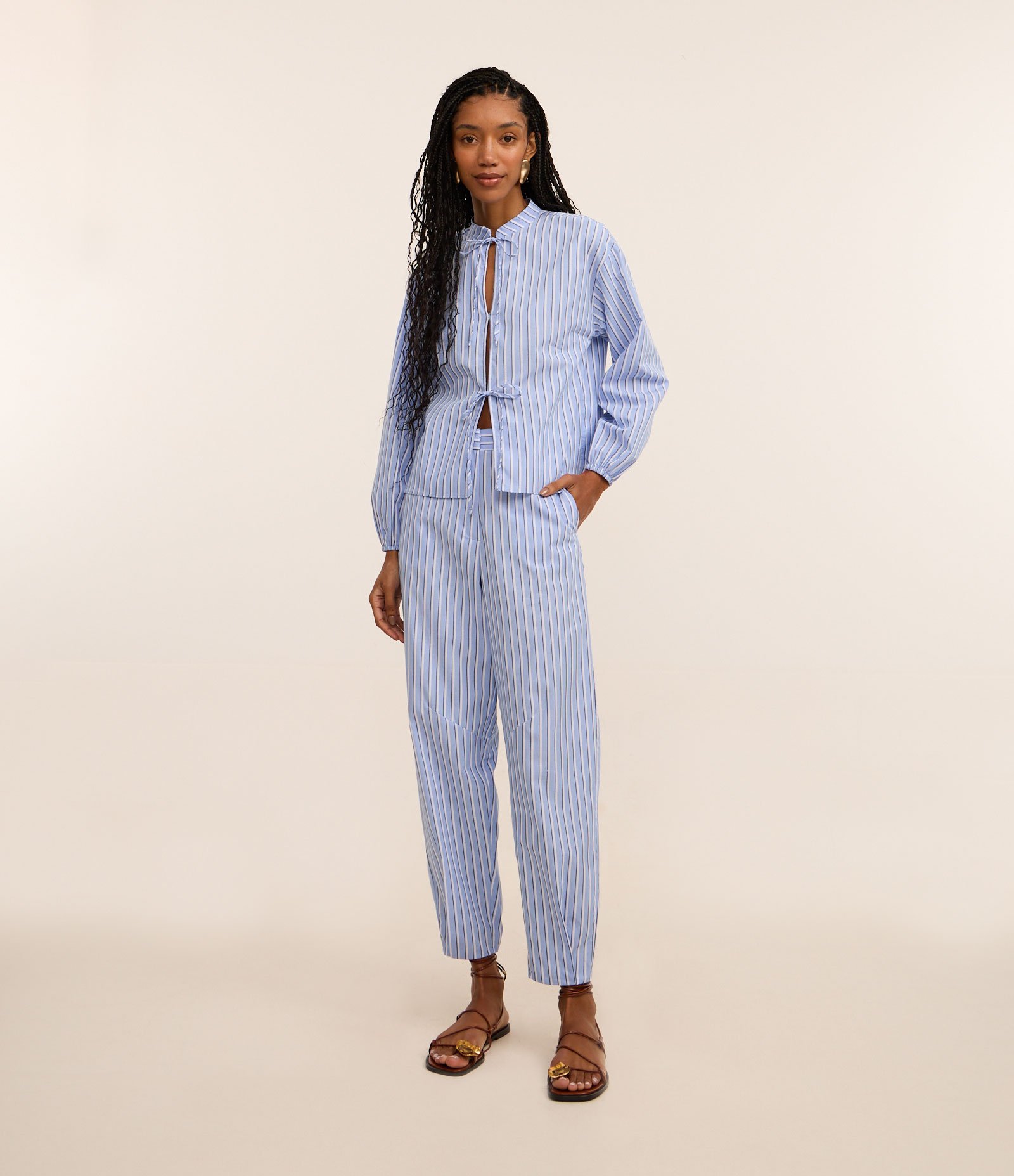 Camisa em Tricoline com Amarração Frontal e Estampa Listrada Azul 2