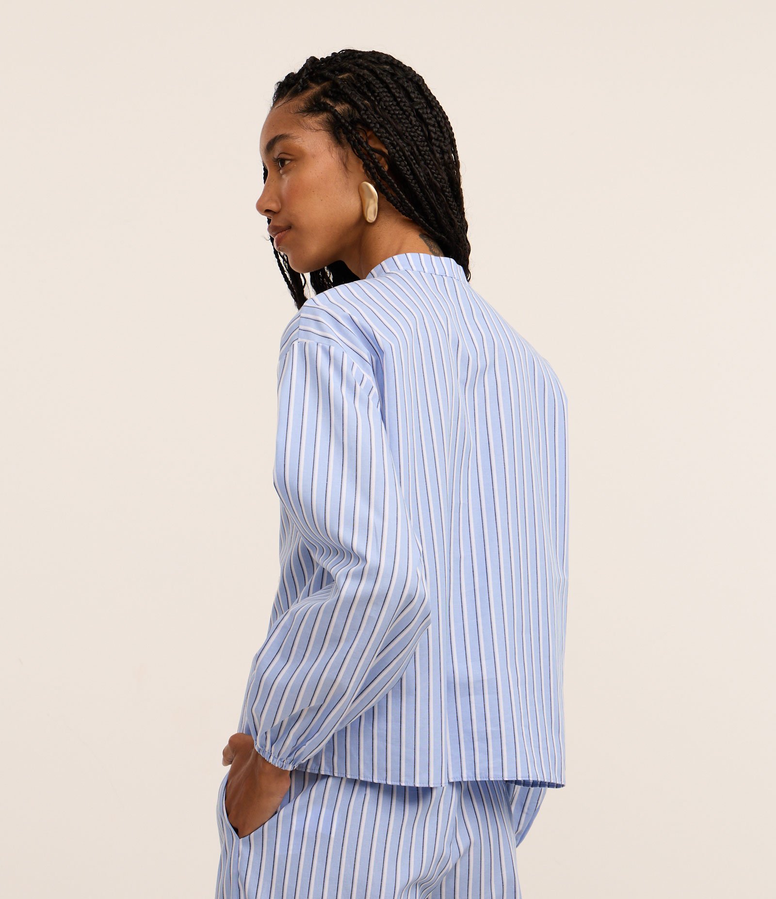 Camisa em Tricoline com Amarração Frontal e Estampa Listrada Azul 4