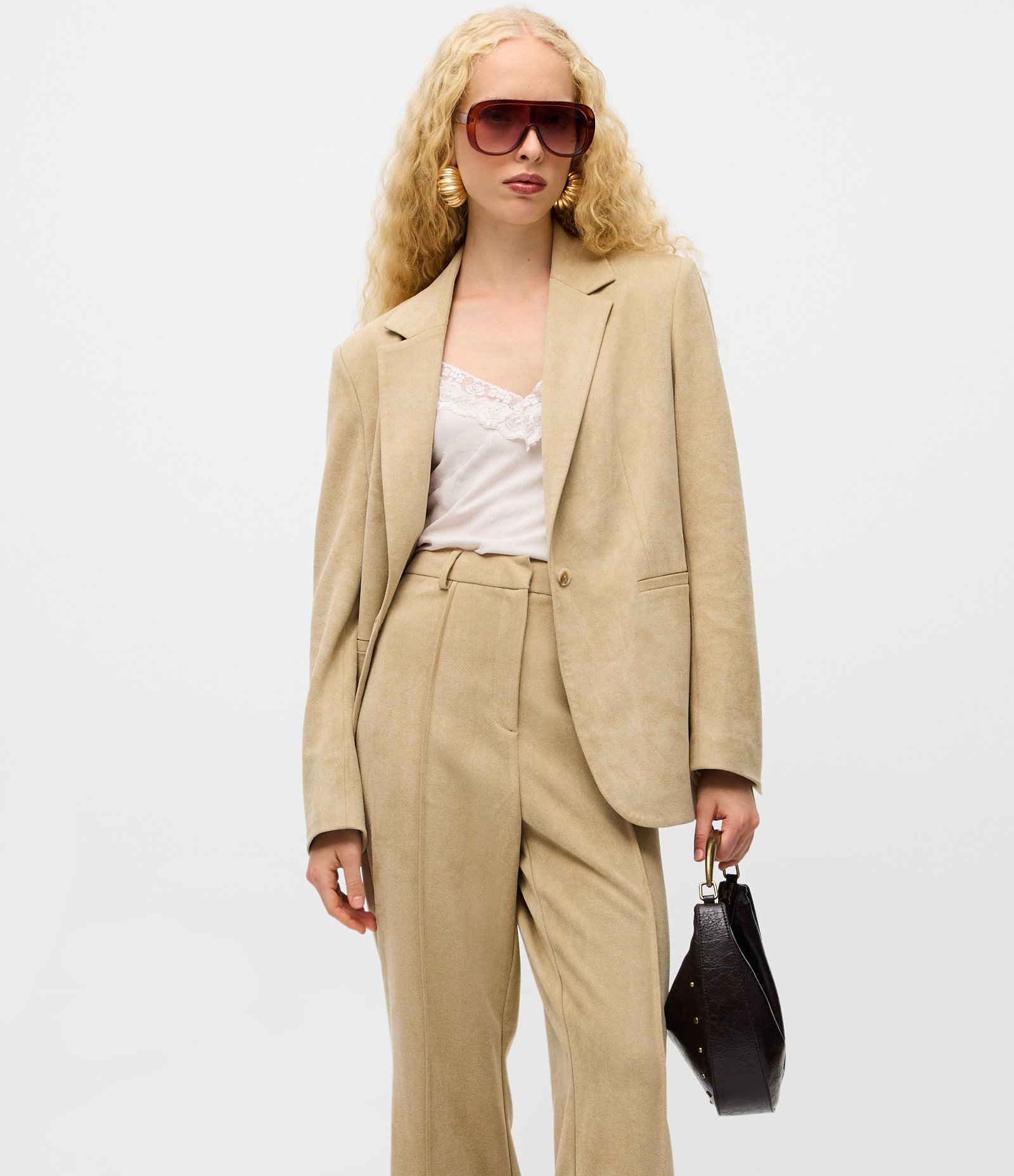 Calça Flare em Suede com Recorte Central Bege 3