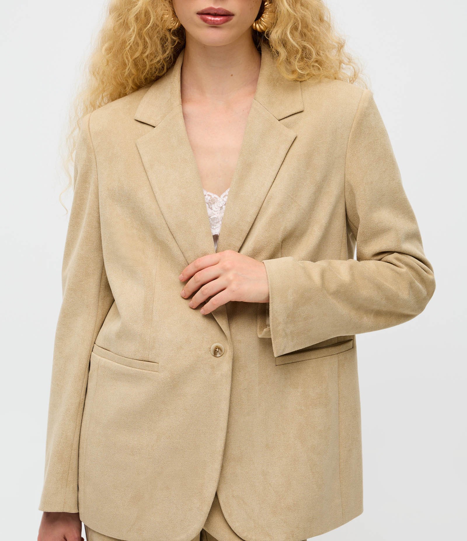 Blazer em Suede com Lapela e Bolsos Laterais Bege 5