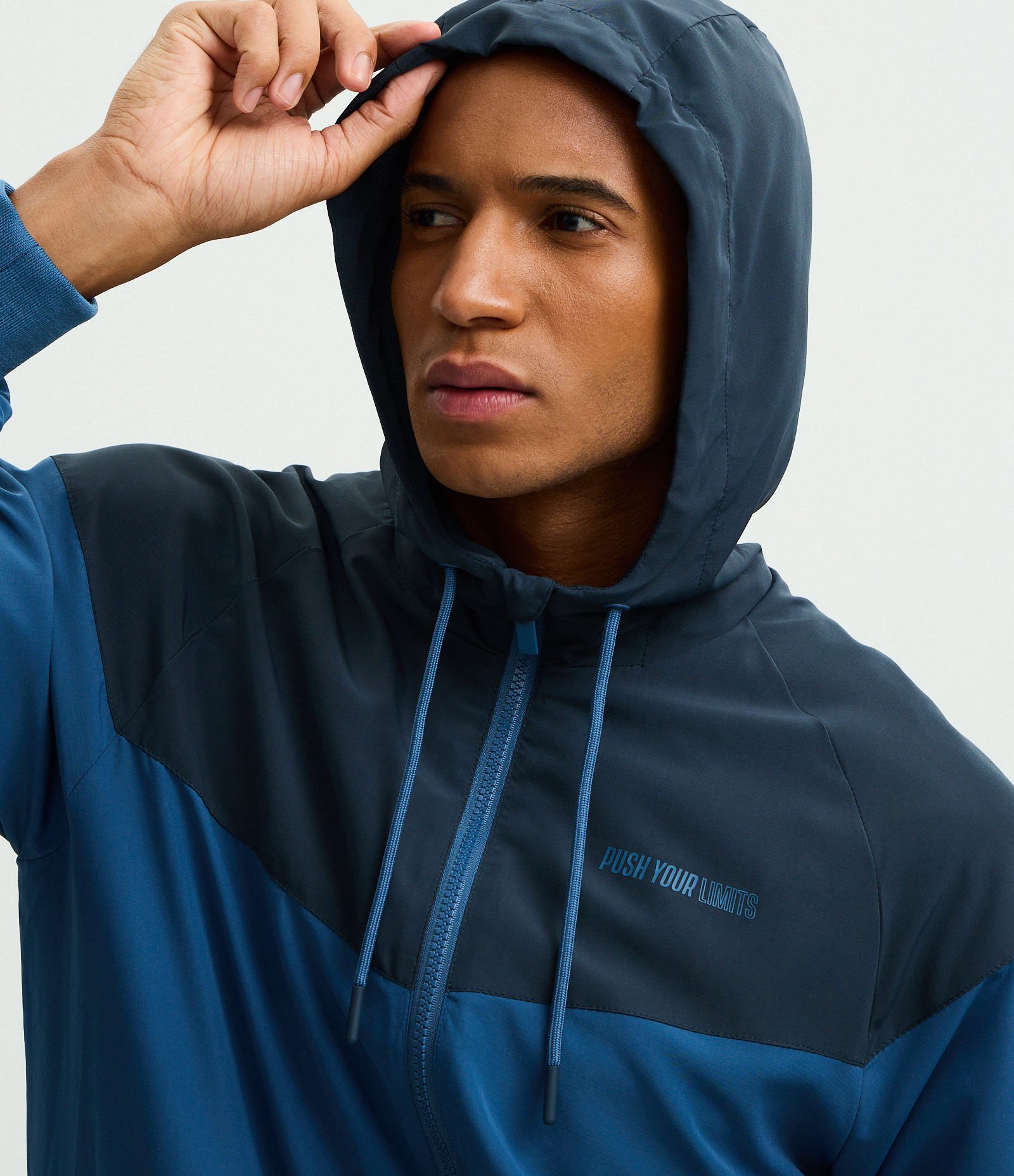 Jaqueta Esportiva Básica com Capuz Azul 4