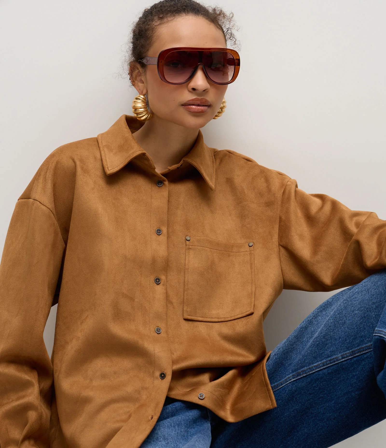 Camisa em Suede com Mangas Longas e Bolsinho Caramelo 1