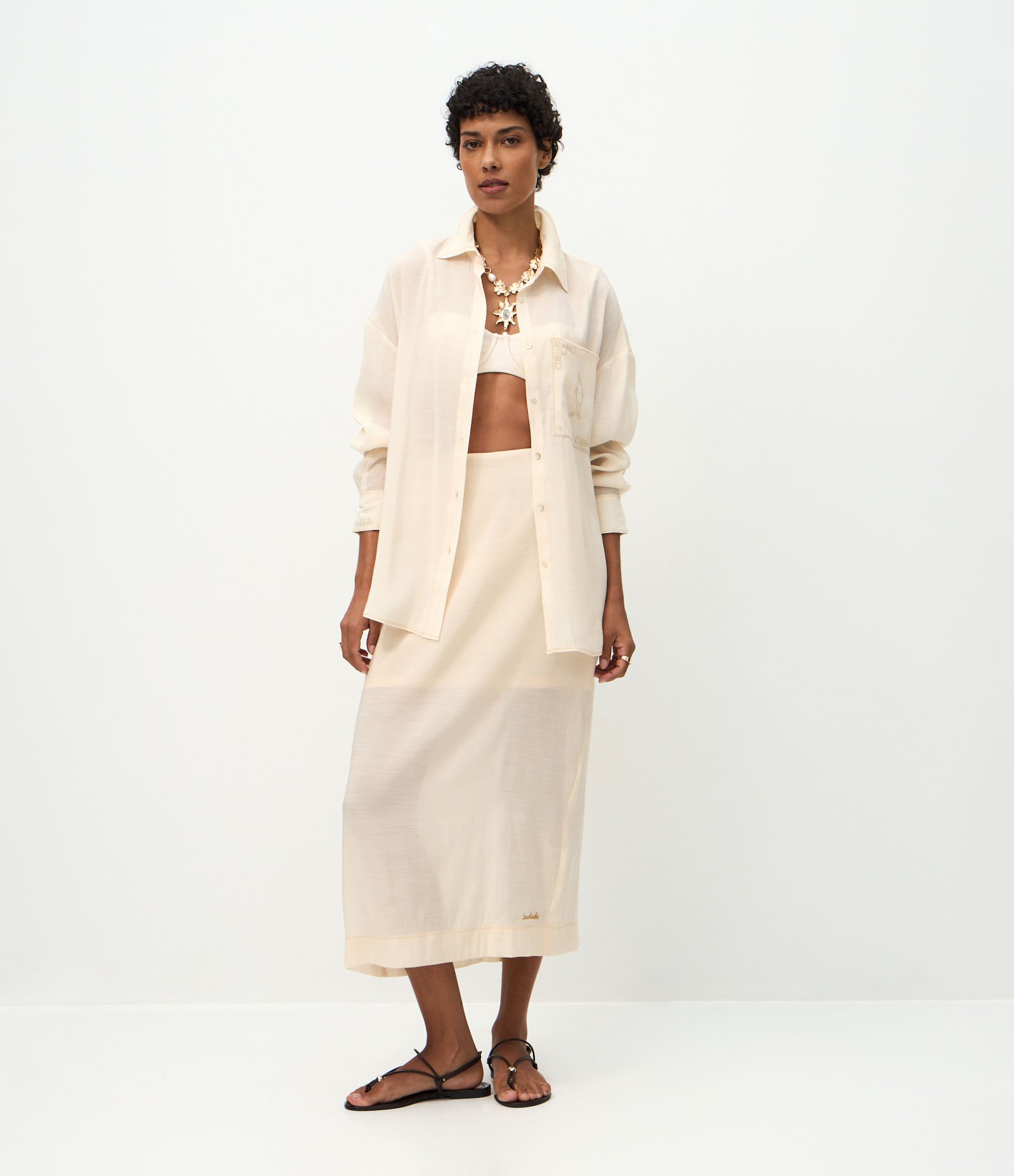 Camisa Oversized com Bordado de Peixe no Bolso Bege 2