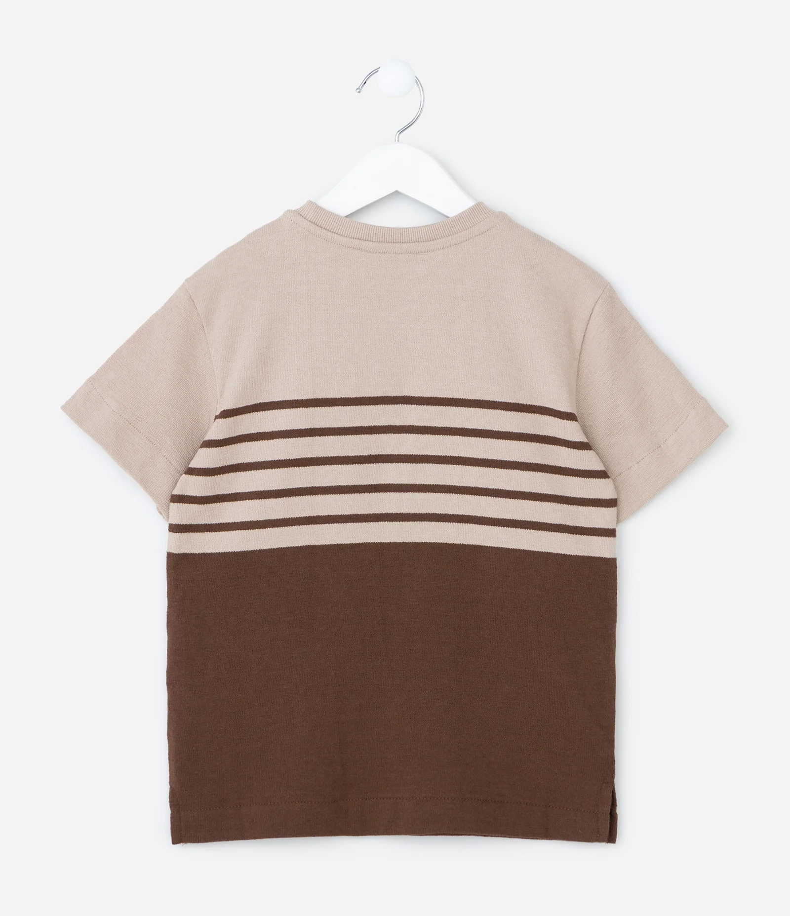 Camiseta Infantil Regular com Estampa de Listras e Bolsinho - Tam 5 a 14 Anos Marrom 2